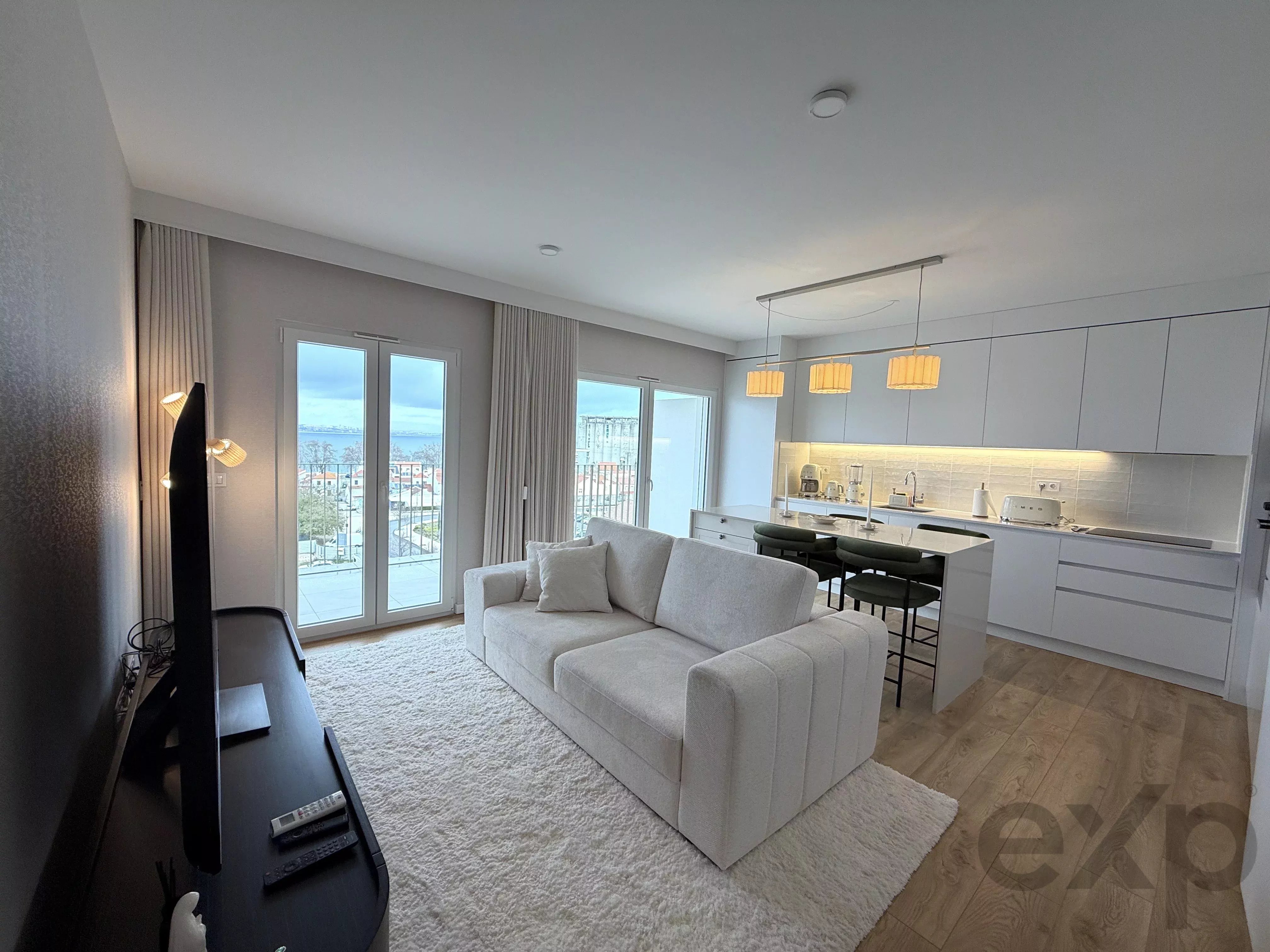 2-BEDROOM SUITE, SWIMMING POOL, BALCONY, GARAGE