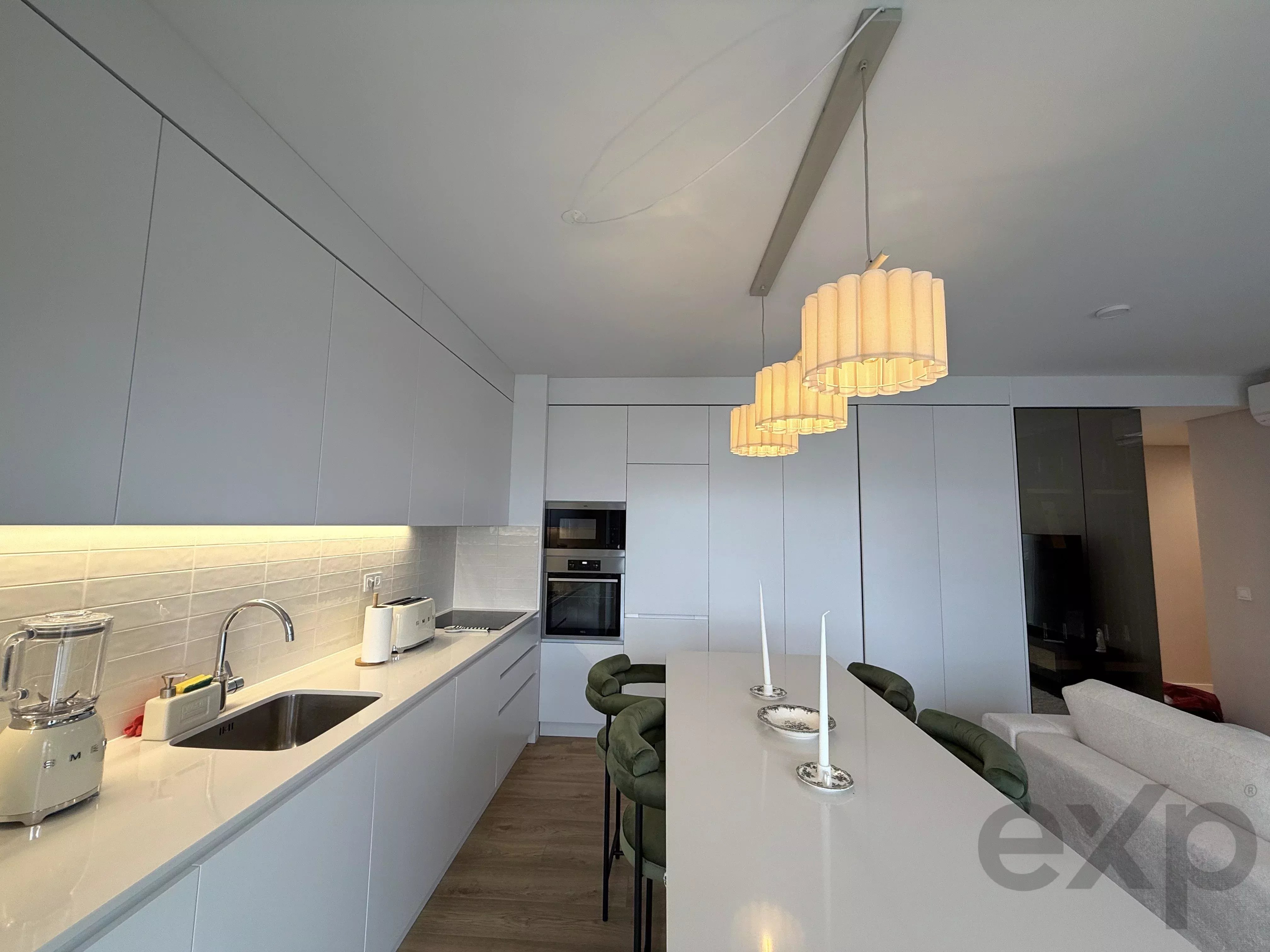 T2 SUITE, PISCINA, VARANDA, GARAGEM
