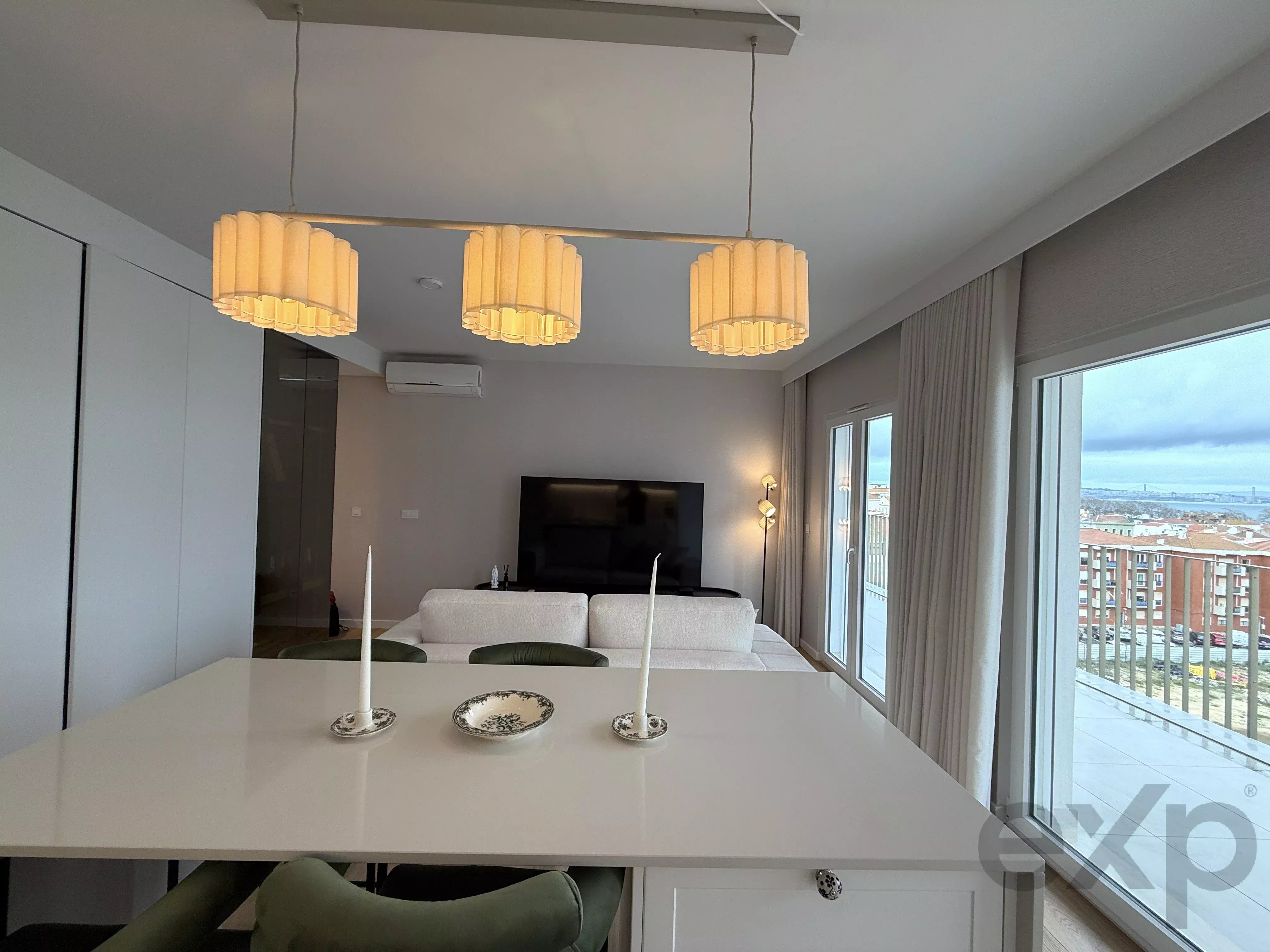 T2 SUITE, PISCINA, VARANDA, GARAGEM