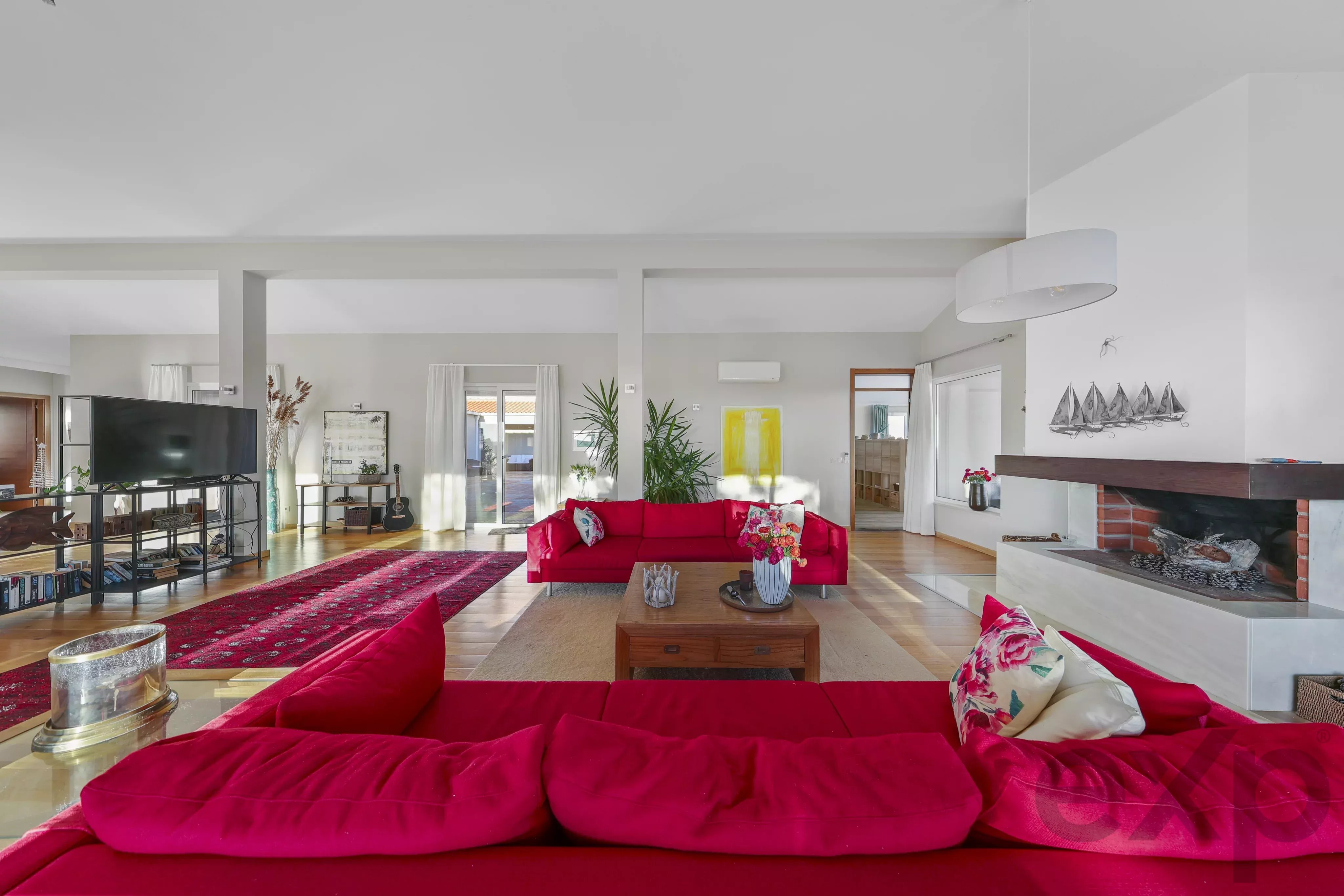 Estate spanning 18.9 hectares, featuring a luxury villa with swimming pool and lake. 86652484 image 17