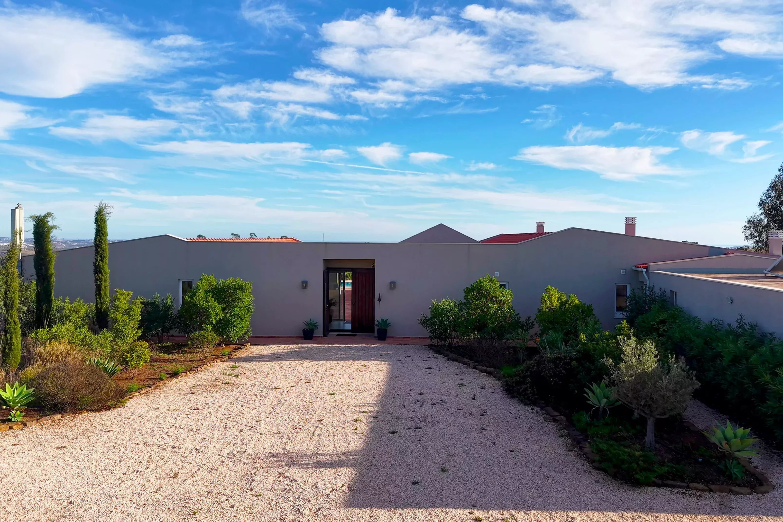 Herdade com 18.9 Hectares com Villa de Luxo com Piscina e Lagoa