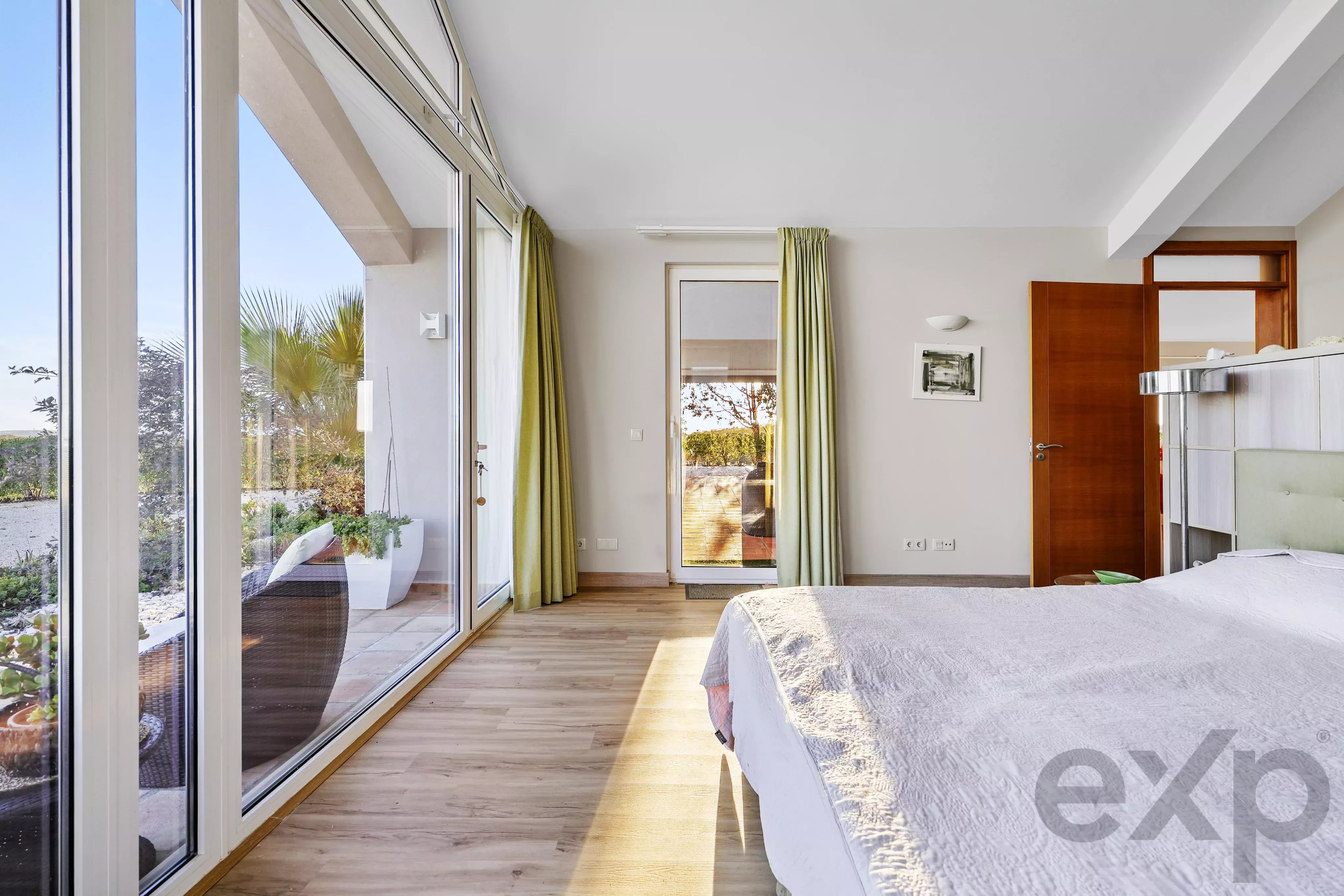 Estate spanning 18.9 hectares, featuring a luxury villa with swimming pool and lake. 86652484 image 23