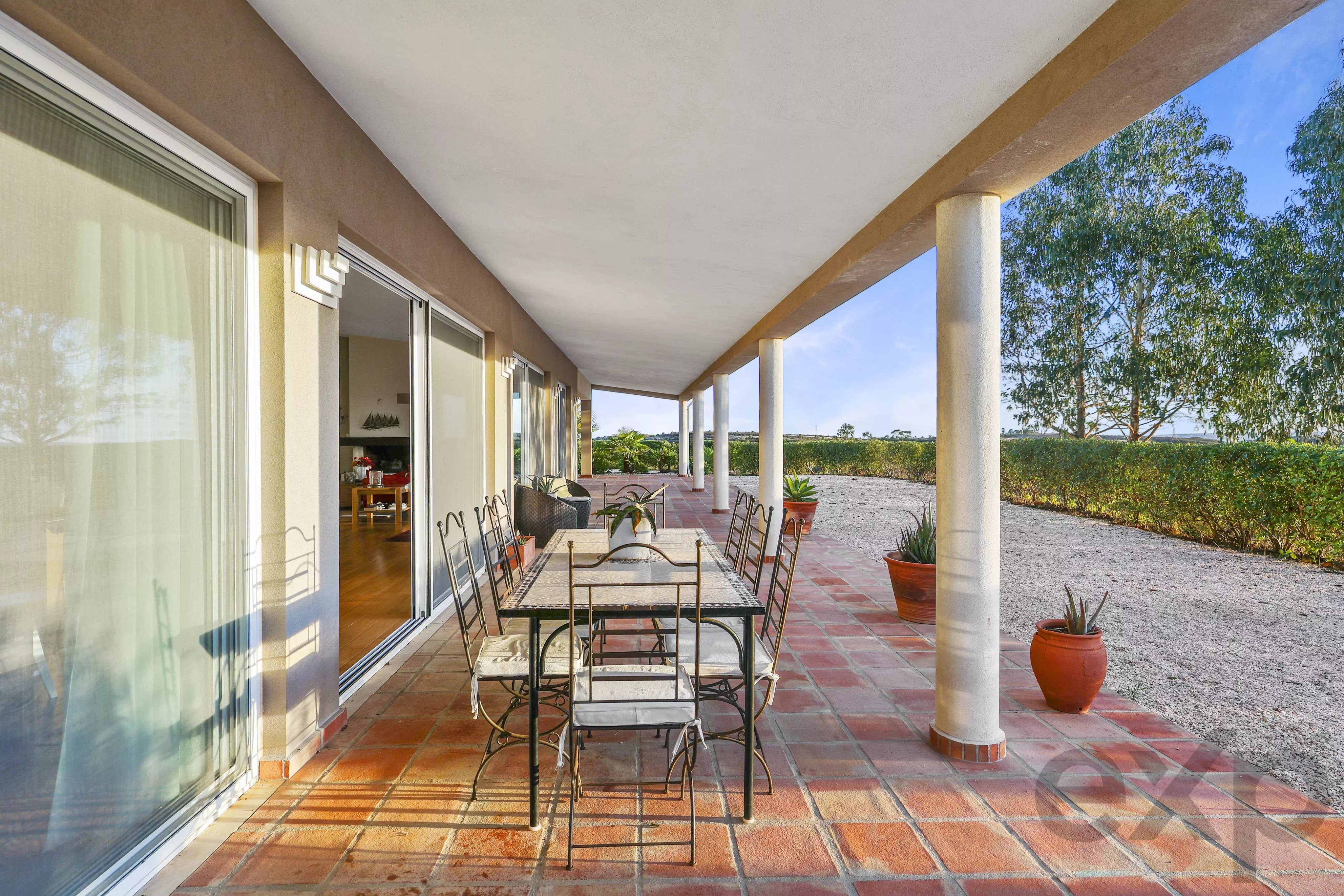 Estate spanning 18.9 hectares, featuring a luxury villa with swimming pool and lake. 86652484 image 12