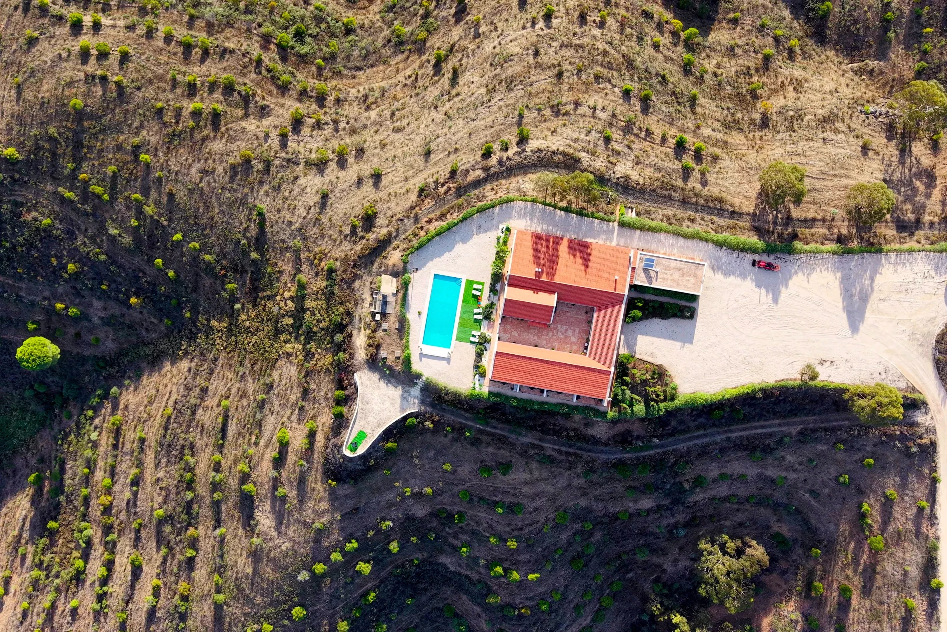 Estate spanning 18.9 hectares, featuring a luxury villa with swimming pool and lake. 86652484 image 54