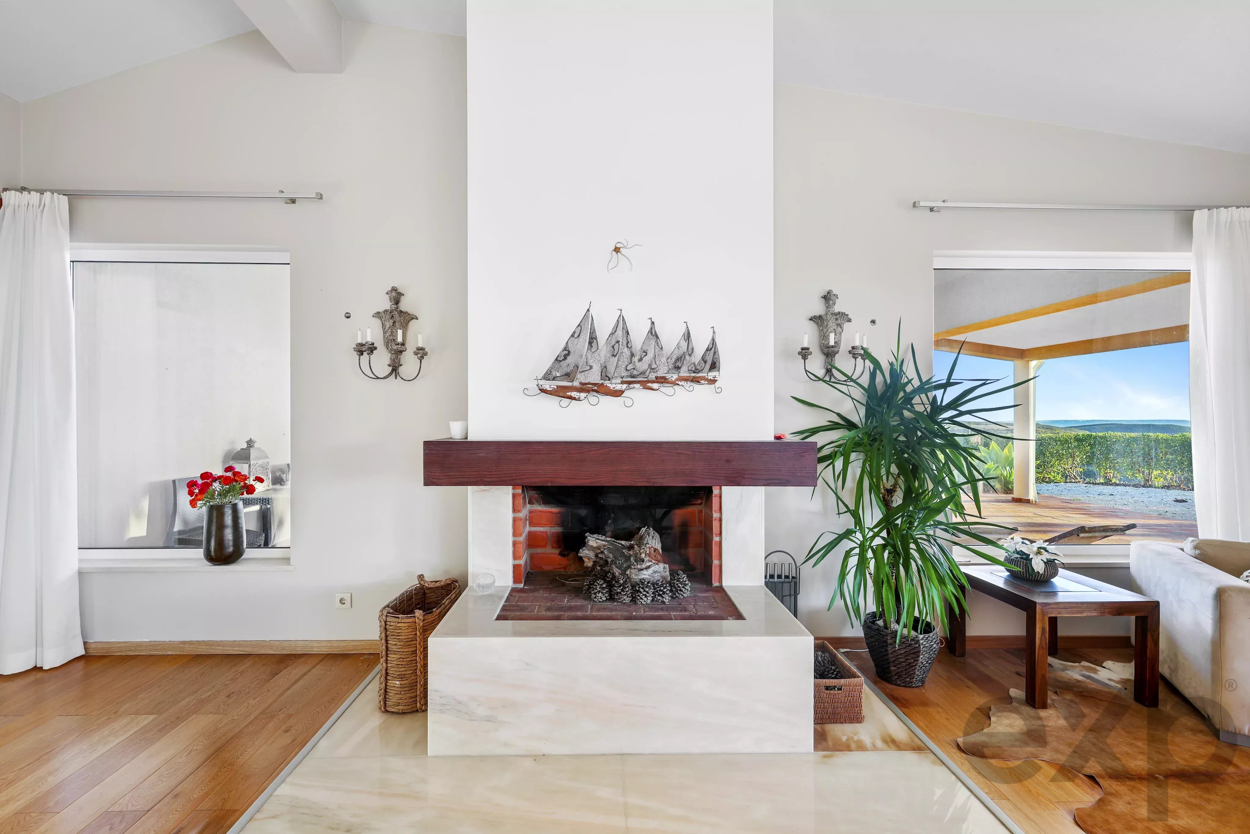 Estate spanning 18.9 hectares, featuring a luxury villa with swimming pool and lake. 86652484 image 16