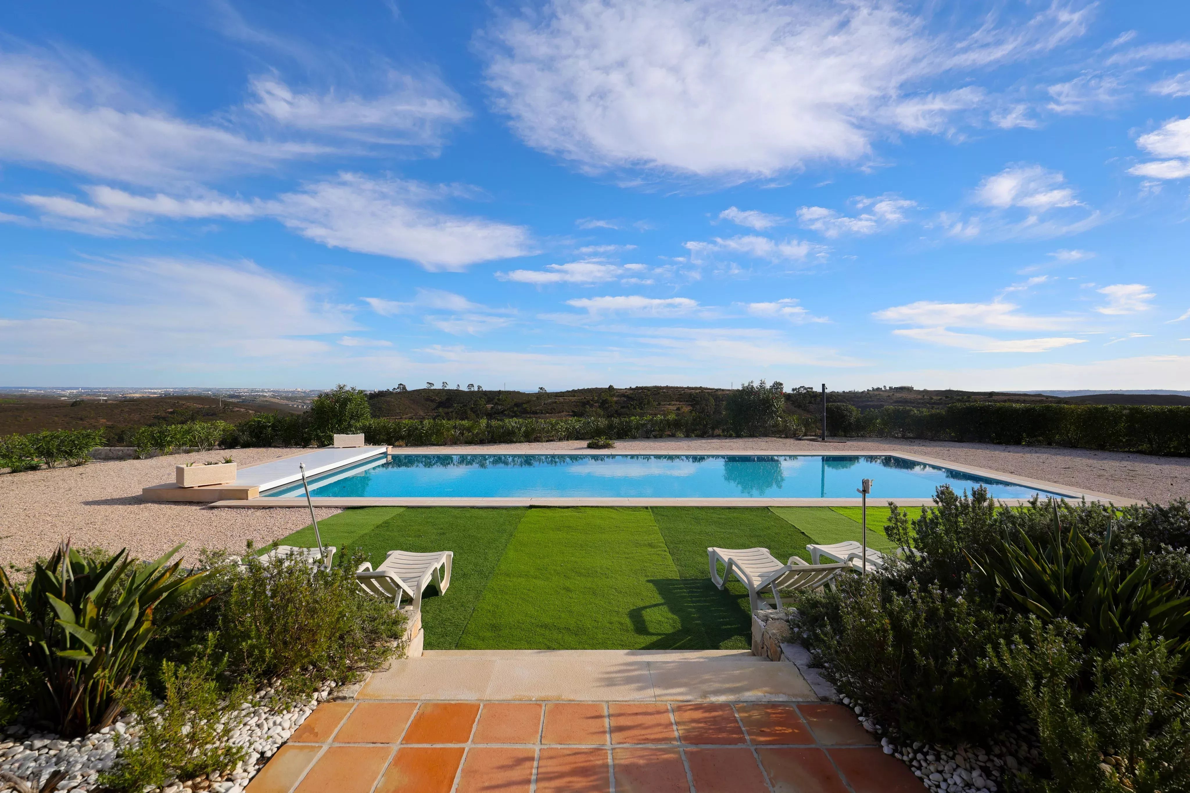 Estate spanning 18.9 hectares, featuring a luxury villa with swimming pool and lake. 86652484 image 41