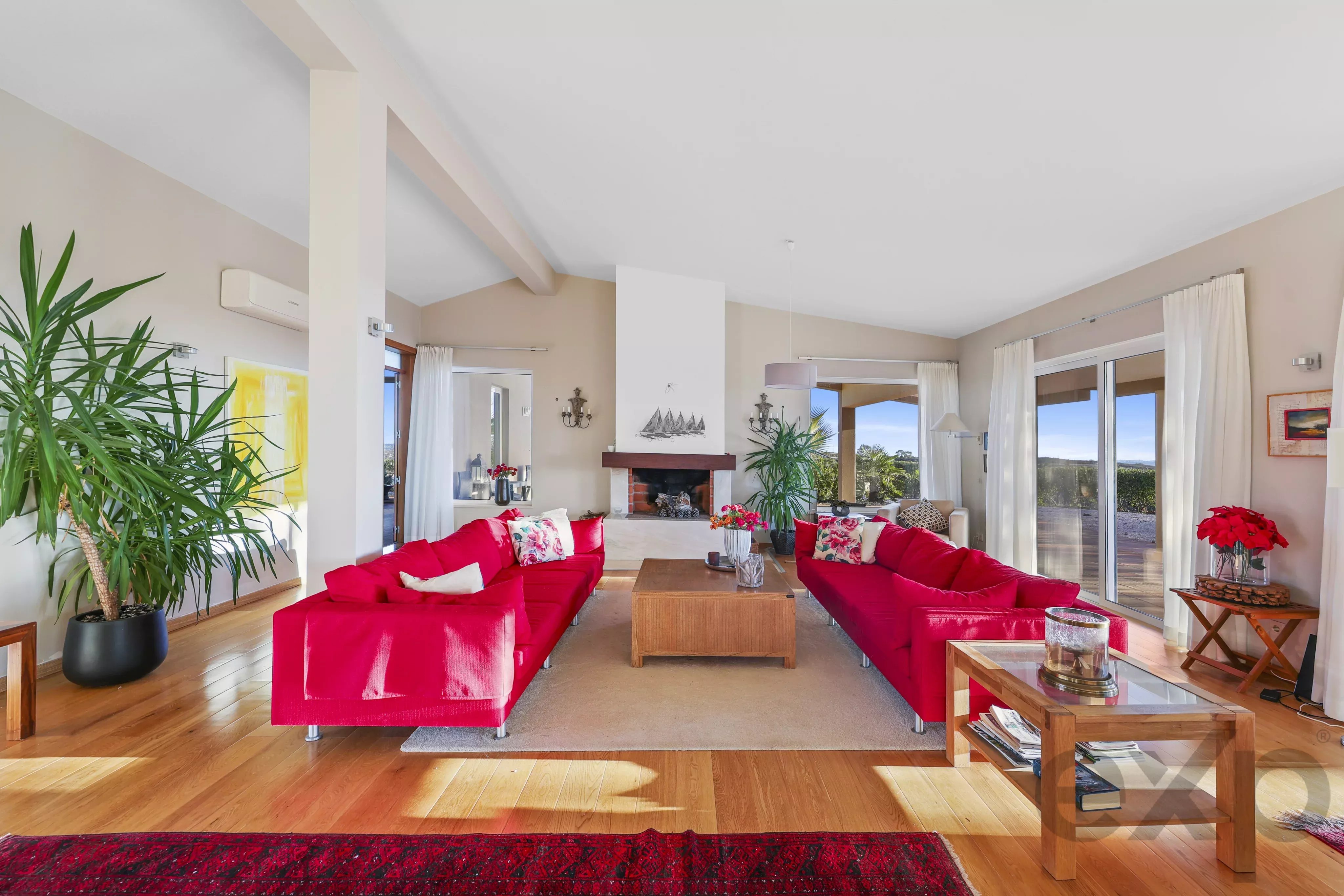 Estate spanning 18.9 hectares, featuring a luxury villa with swimming pool and lake. 86652484 image 15