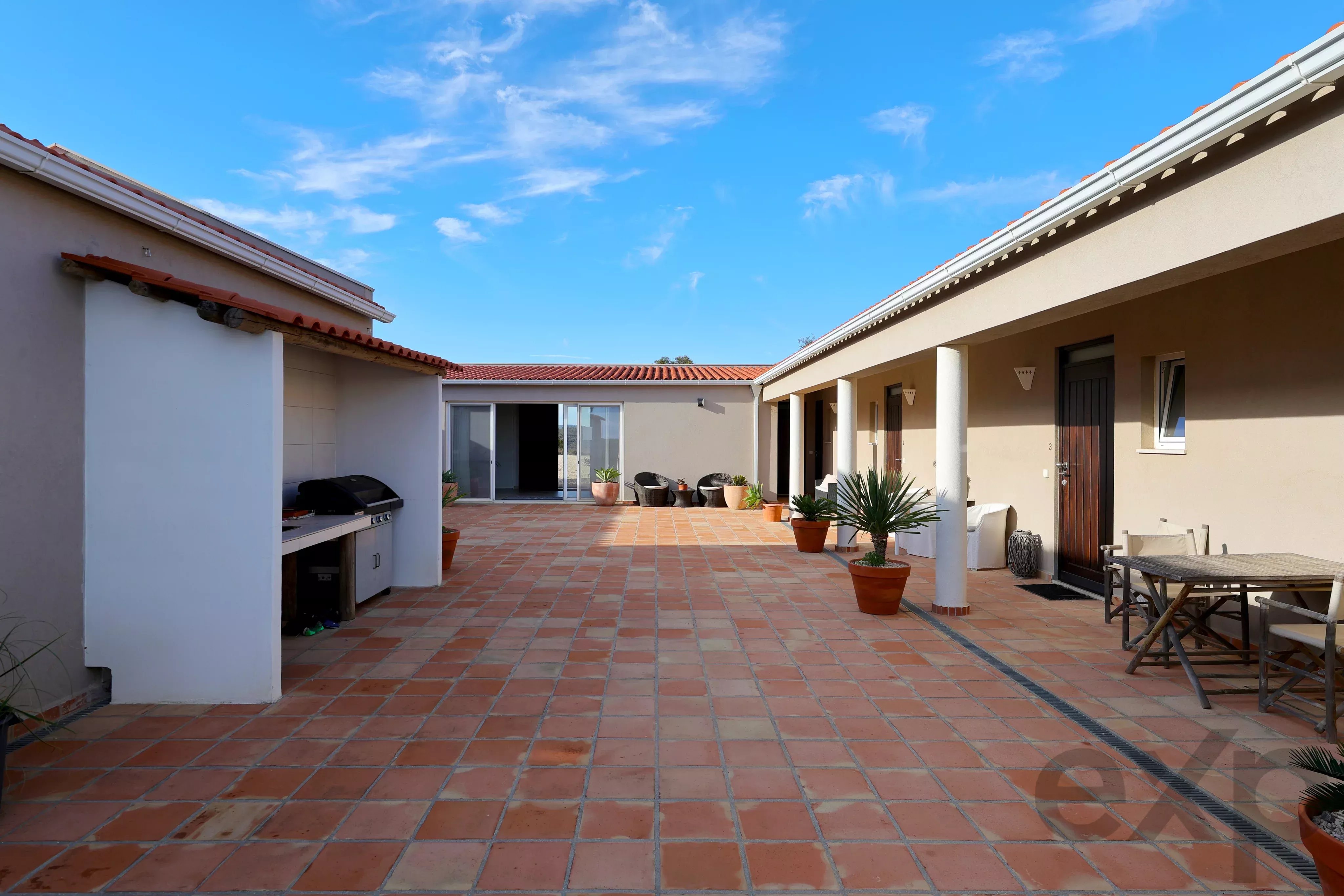 Estate spanning 18.9 hectares, featuring a luxury villa with swimming pool and lake. 86652484 image 31