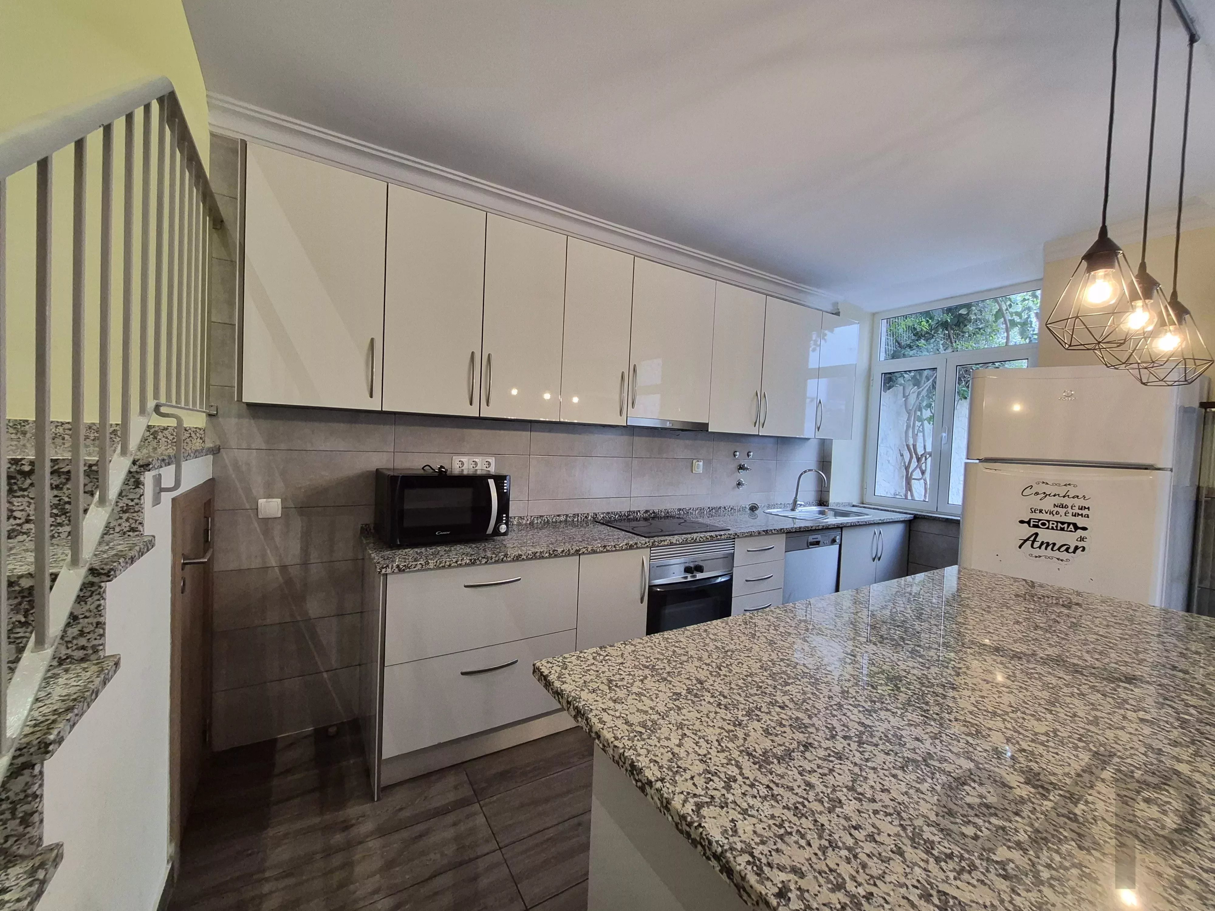 Portimão (centre) Detached House – 3 Bedrooms + 1 Living Area 86654812 image 8