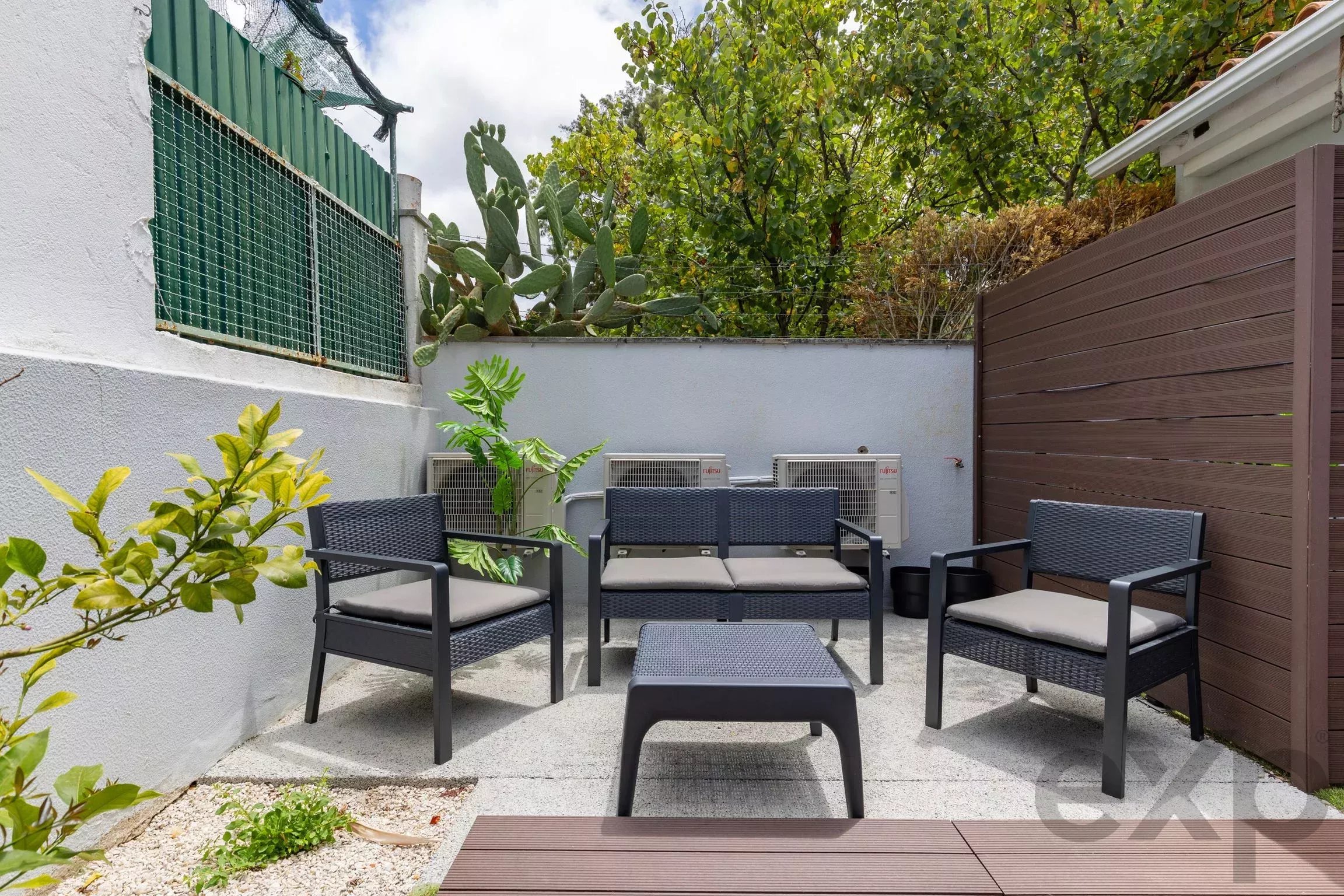 Independent T3 + T1 House, Live in one house and profit from the other 86657122 image 33