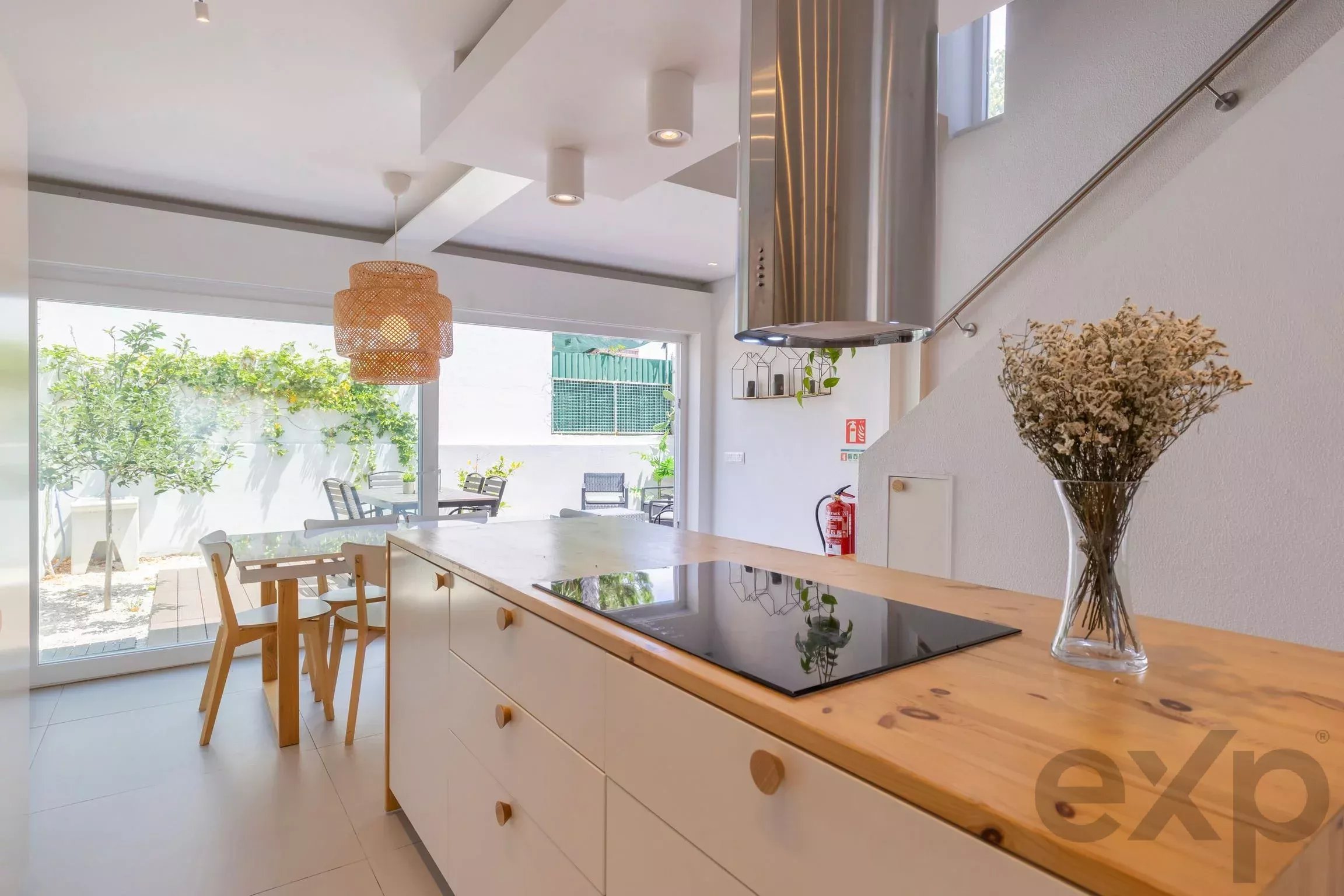 Independent T3 + T1 House, Live in one house and profit from the other 86657122 image 10