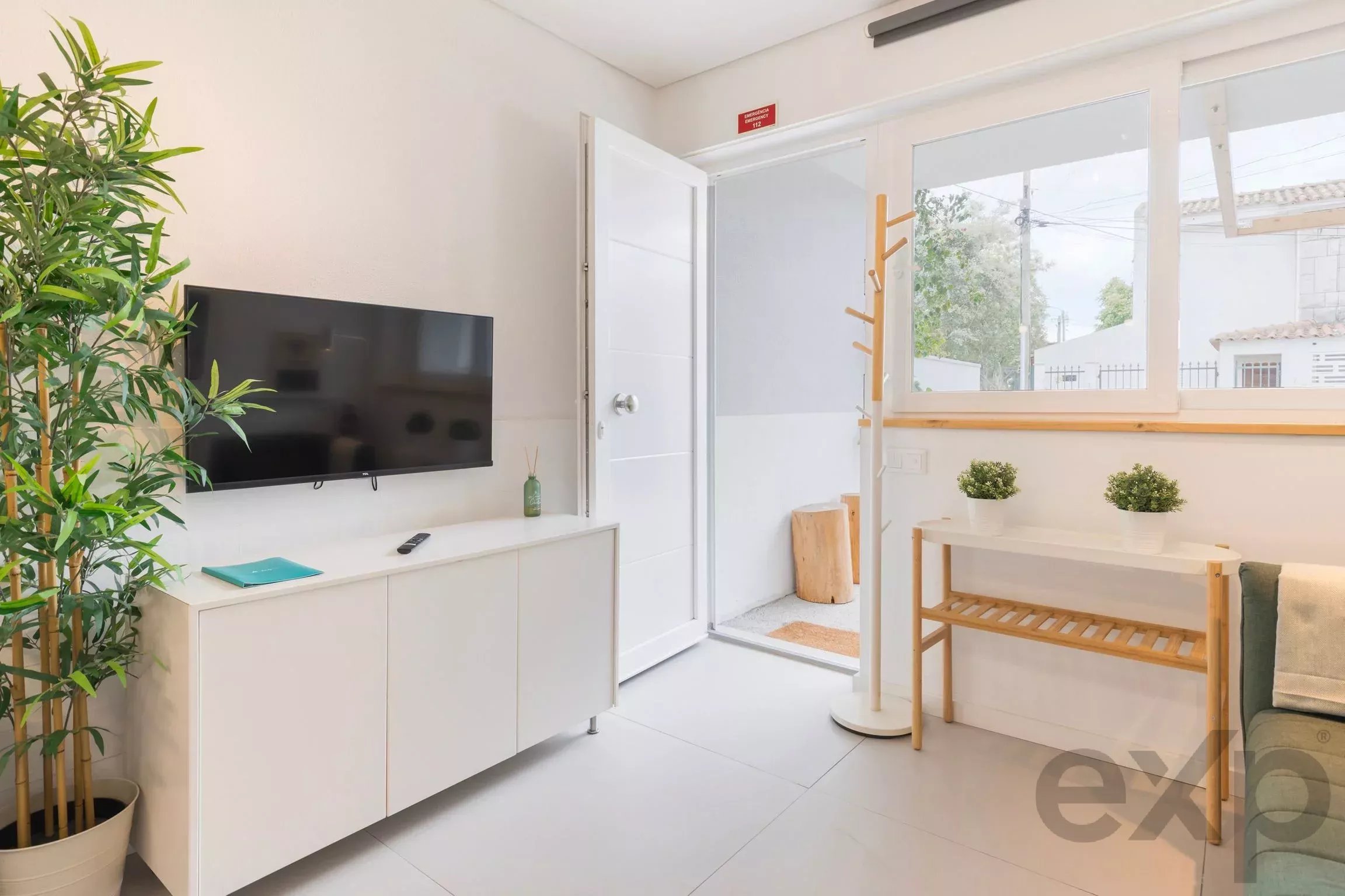 Independent T3 + T1 House, Live in one house and profit from the other 86657122 image 42