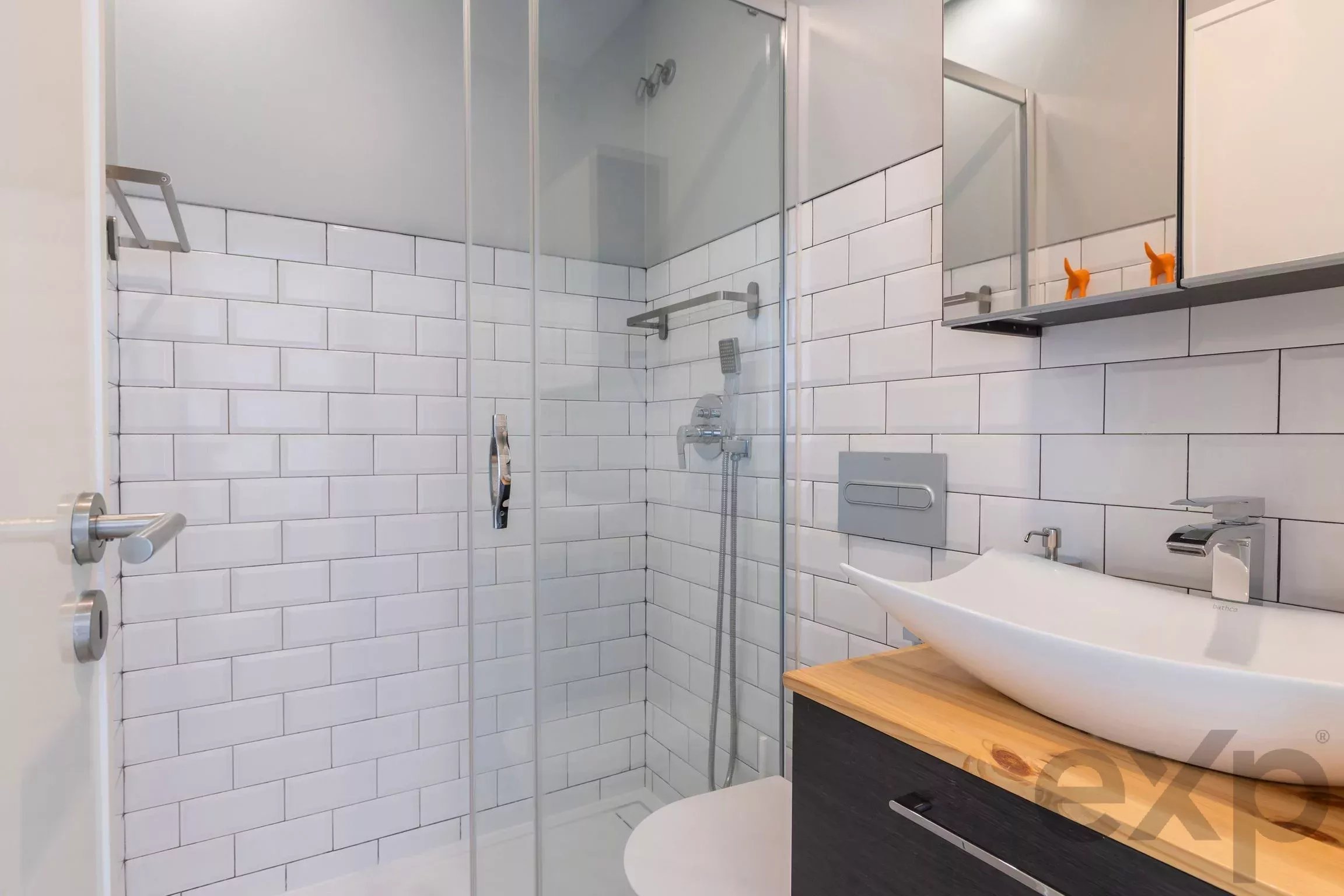 Independent T3 + T1 House, Live in one house and profit from the other 86657122 image 25