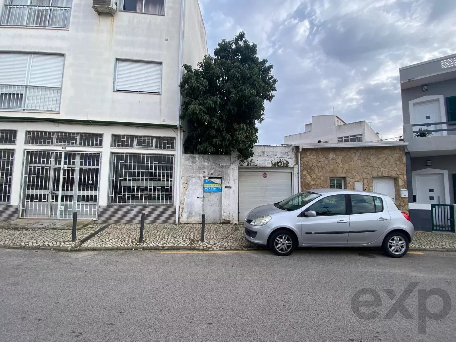 Terreno Urbano com Ruína para Reabilitação – Elevado Potencial – Centro Histórico de Quarteira
