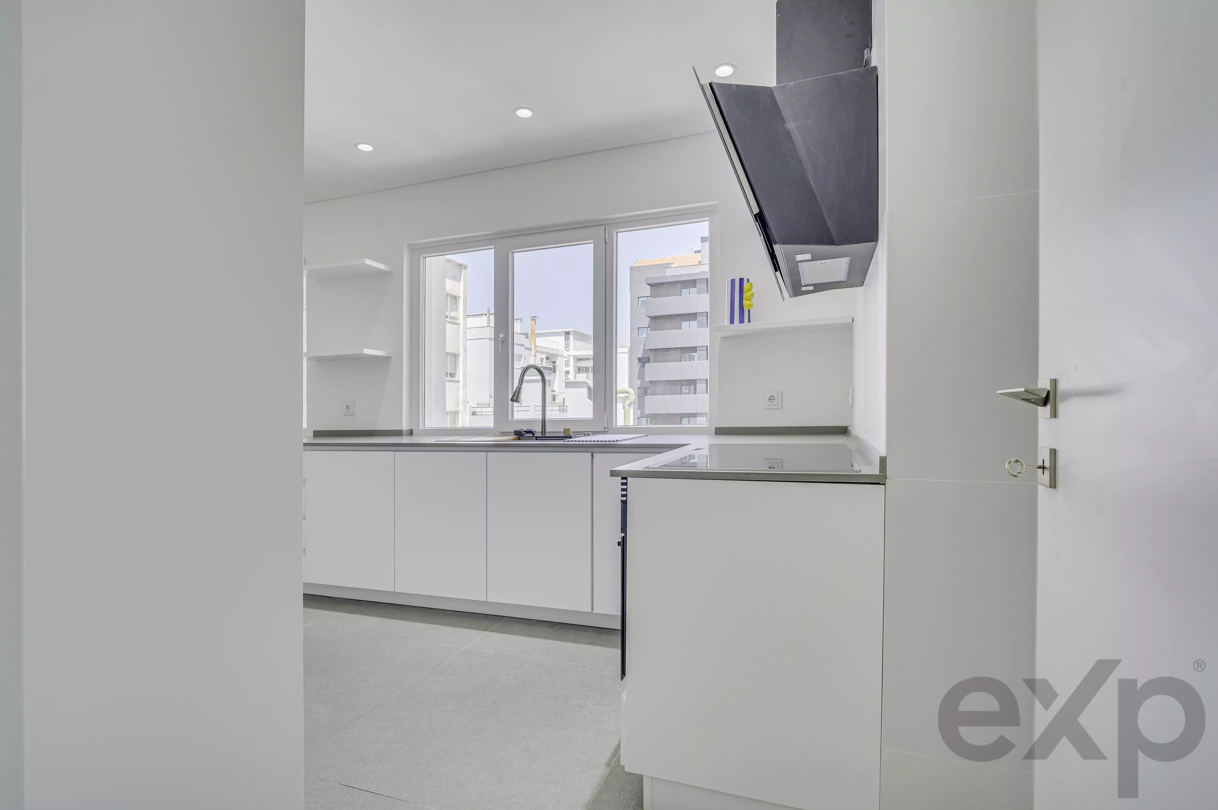 New penthouse, T4+1, total 220 m², 3 balconies and garage 86686469 image 39