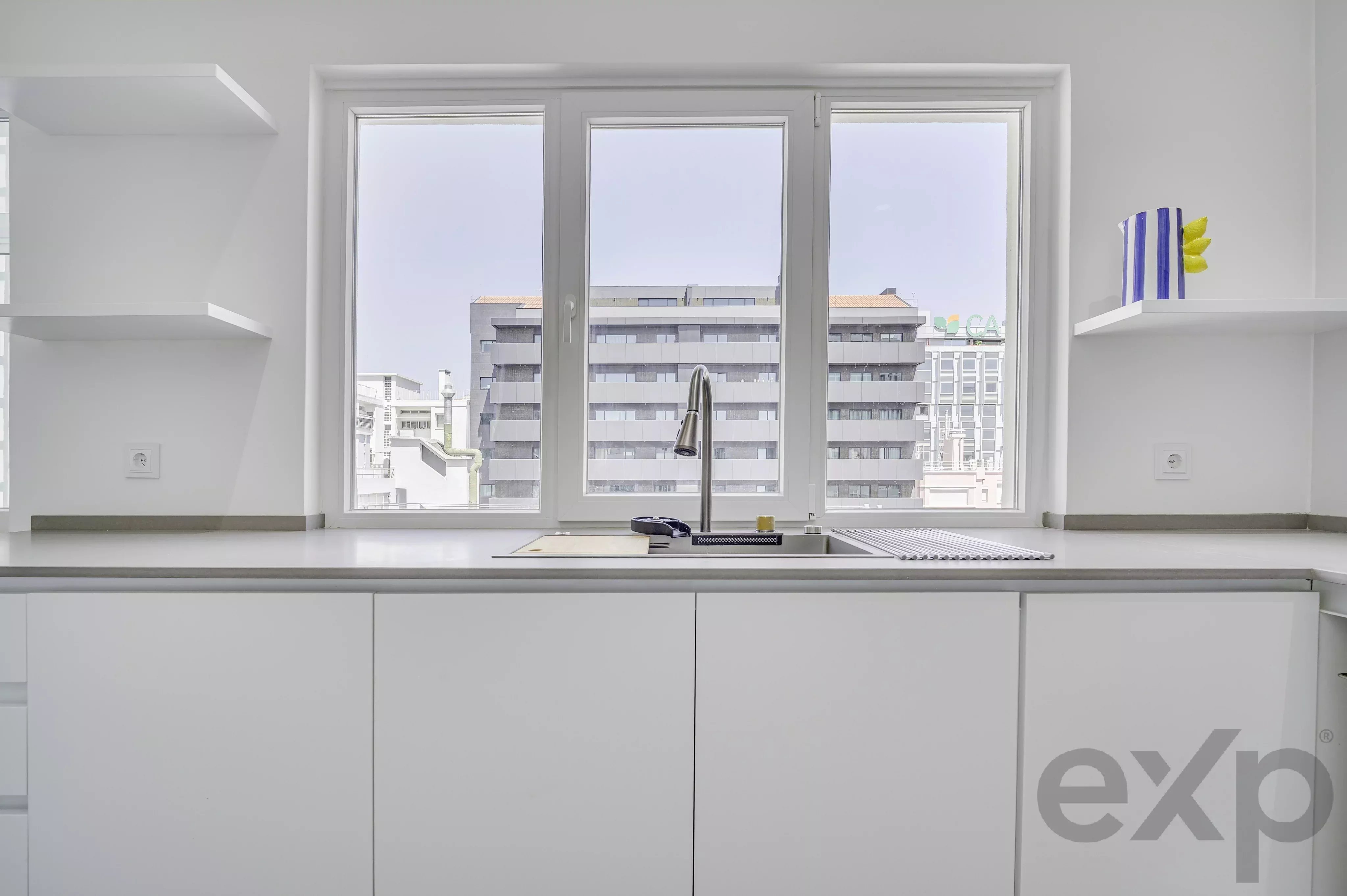New penthouse, T4+1, total 220 m², 3 balconies and garage 86686469 image 6