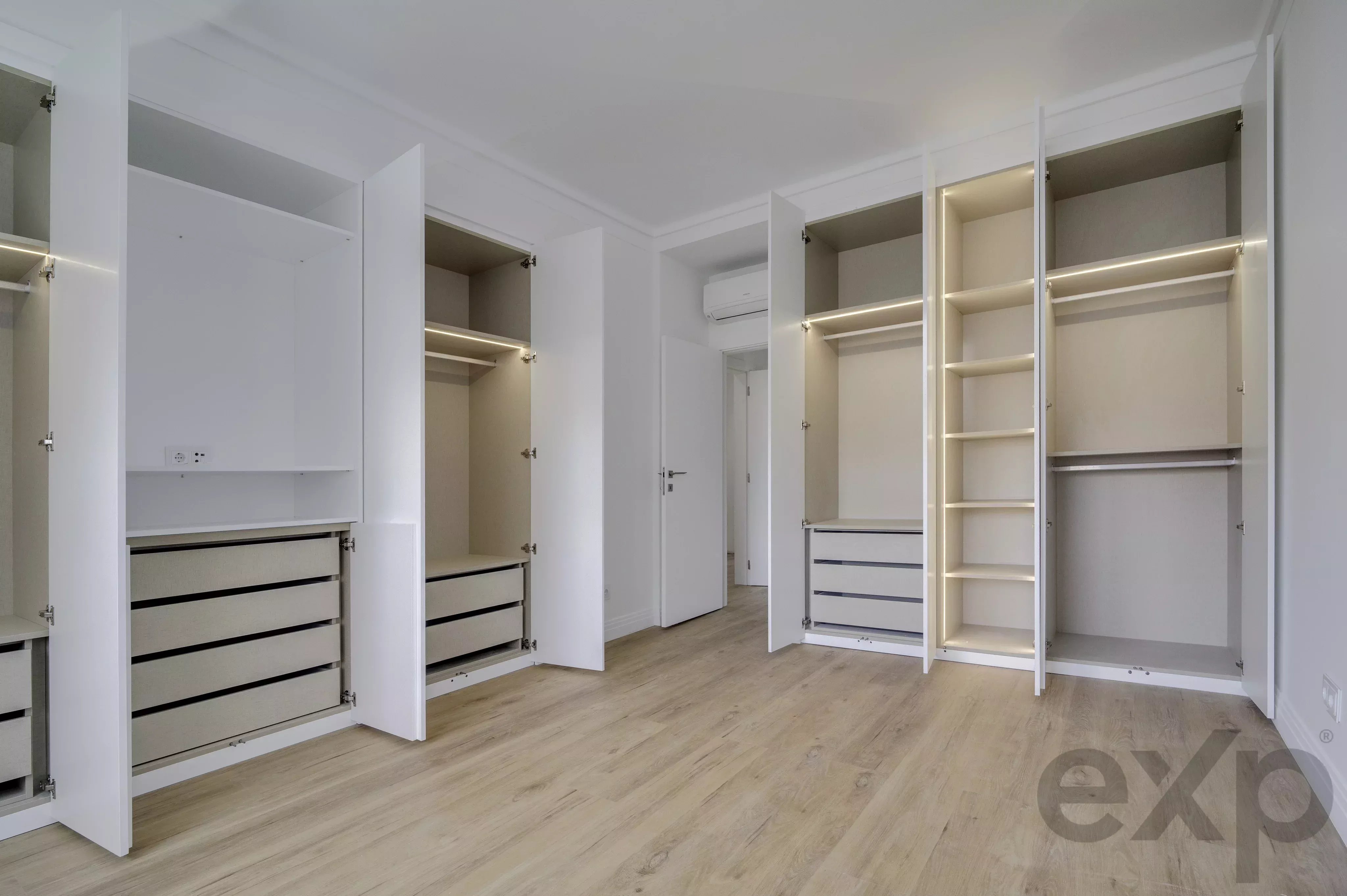 New penthouse, T4+1, total 220 m², 3 balconies and garage 86686469 image 21