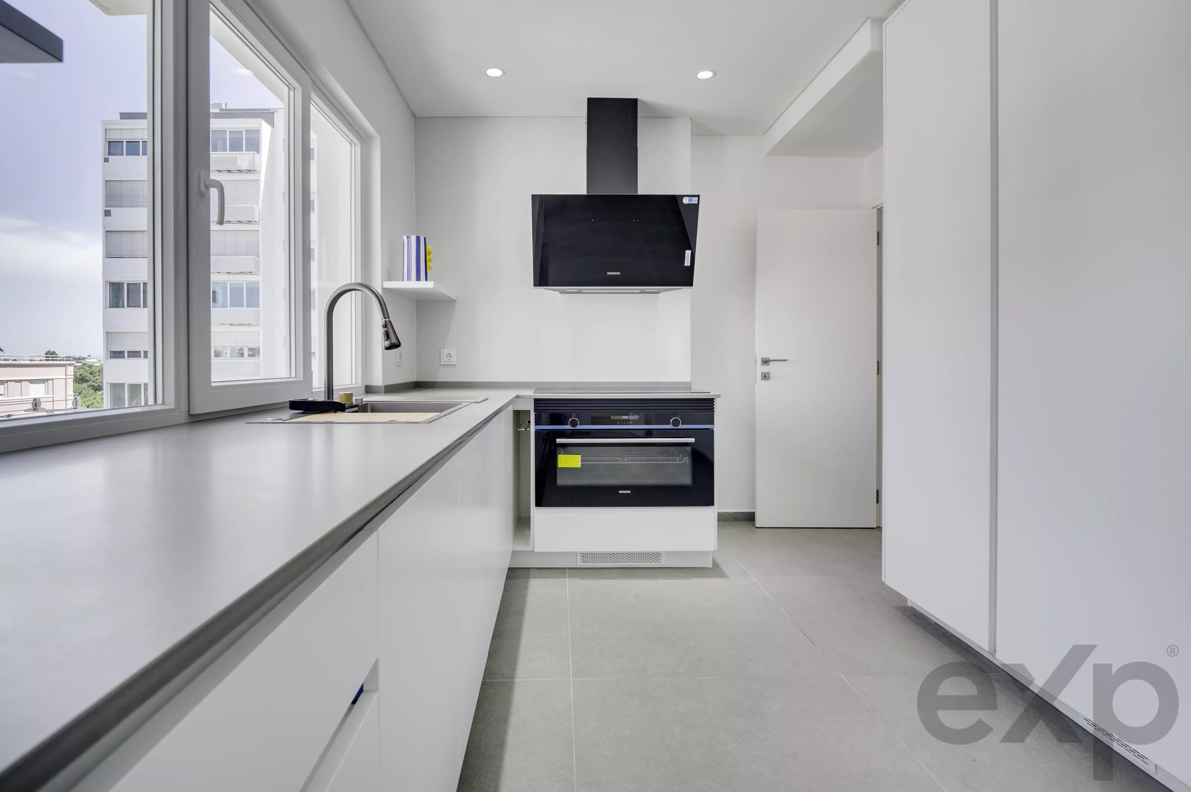 New penthouse, T4+1, total 220 m², 3 balconies and garage 86686469 image 26