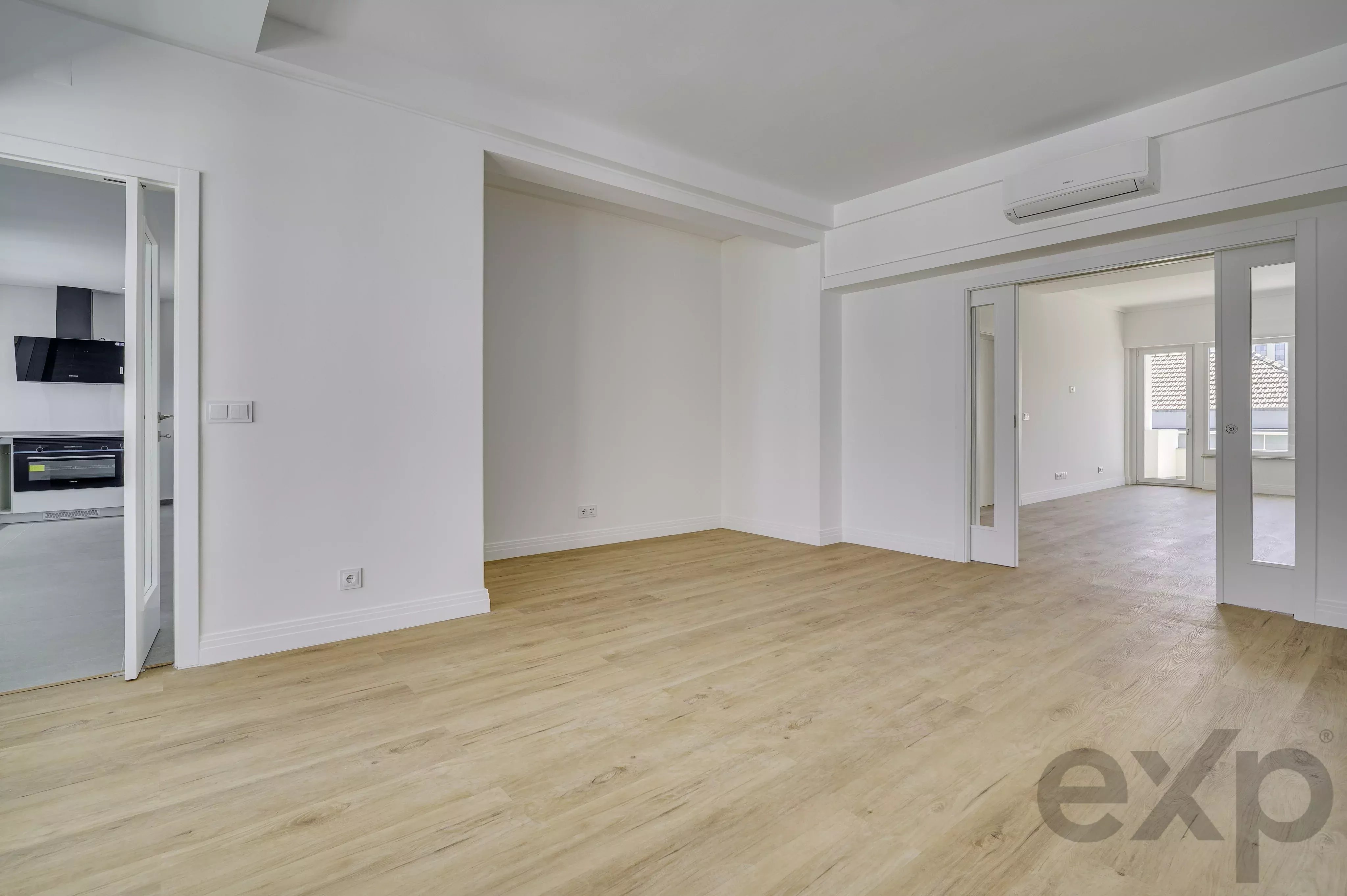 New penthouse, T4+1, total 220 m², 3 balconies and garage 86686469 image 4