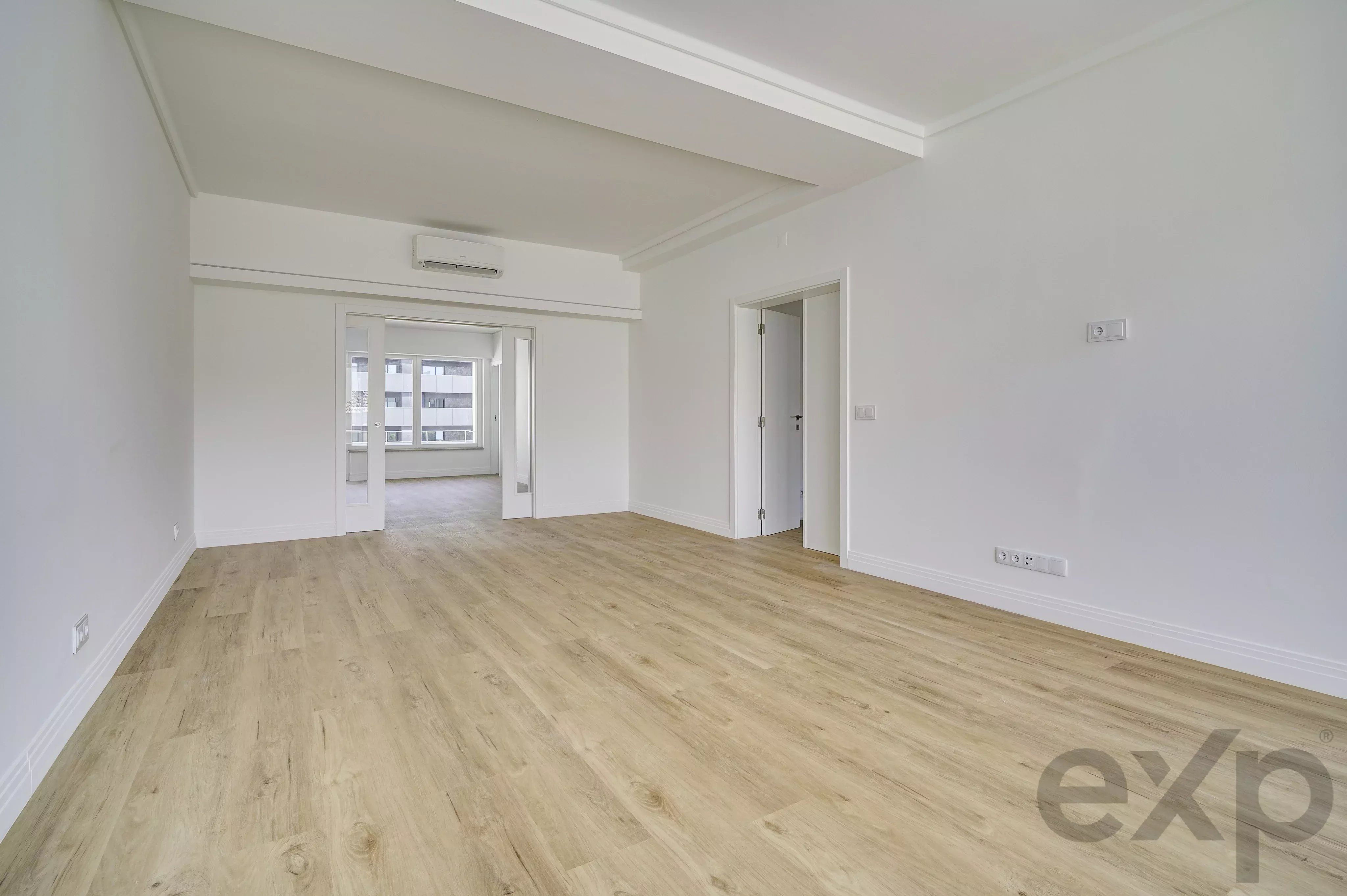 New penthouse, T4+1, total 220 m², 3 balconies and garage 86686469 image 3