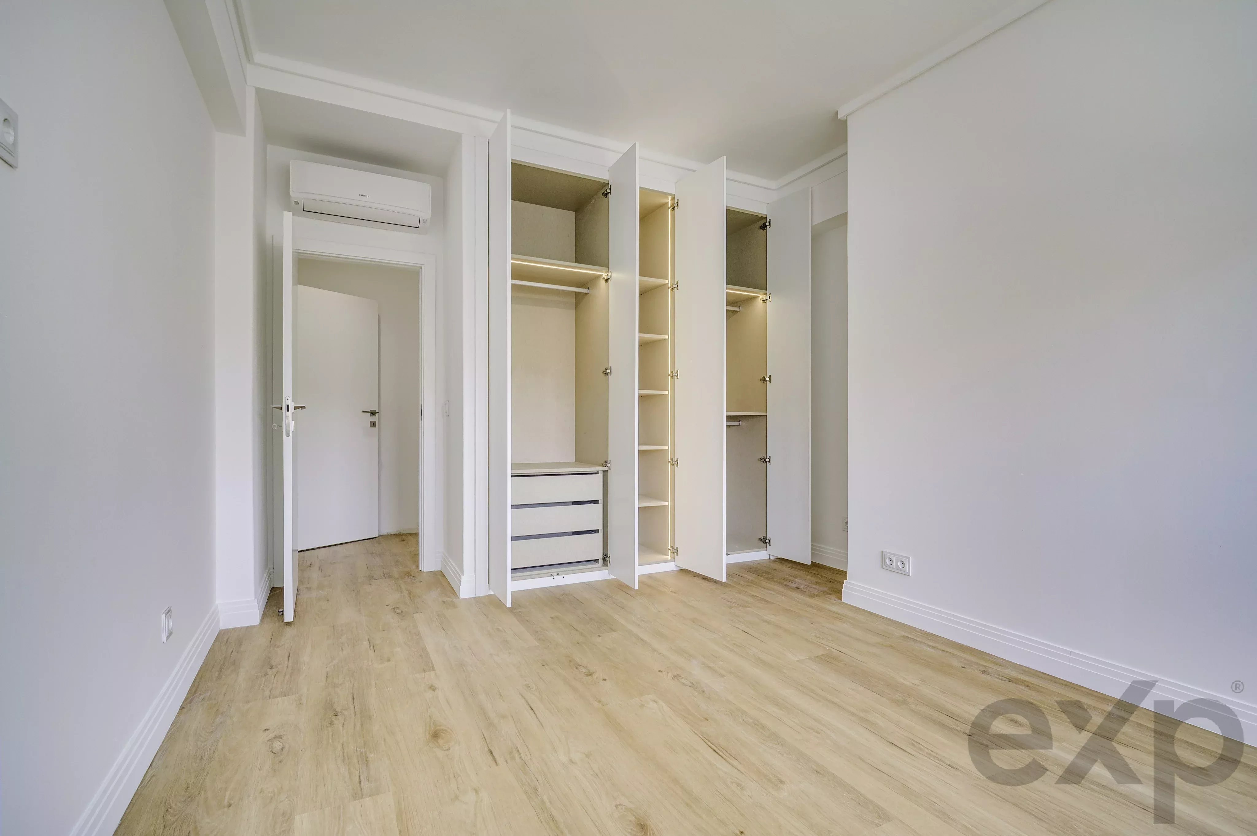 New penthouse, T4+1, total 220 m², 3 balconies and garage 86686469 image 53