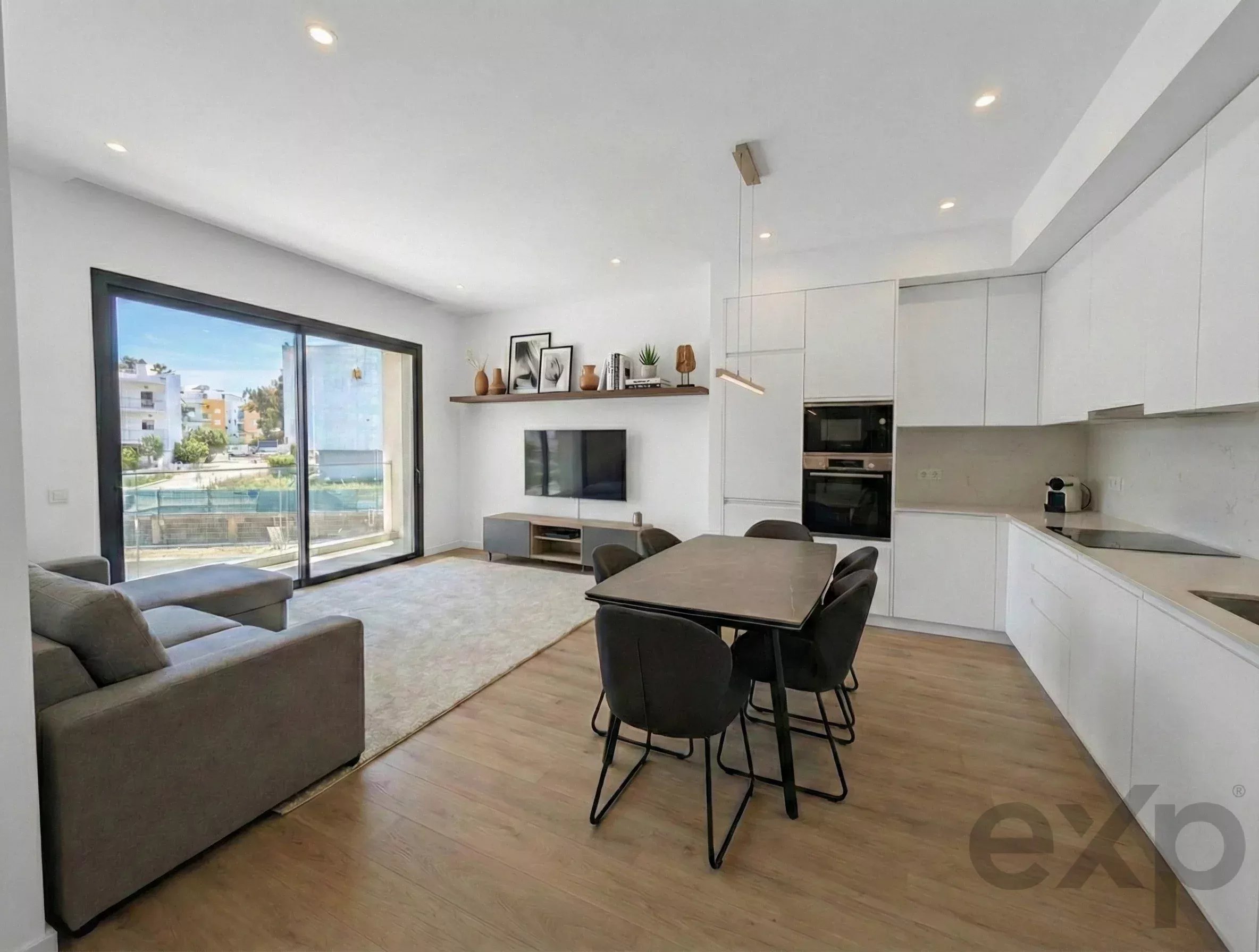 Luxury Life by the Sea, New T2+1 Apartment with Private Rooftop near Meia Praia 86692520 image 7