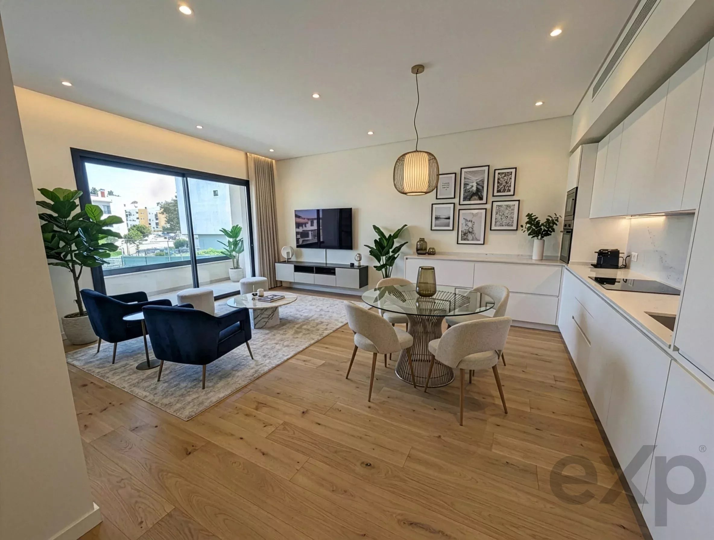 Luxury Life by the Sea, New T2+1 Apartment with Private Rooftop near Meia Praia 86692520 image 11
