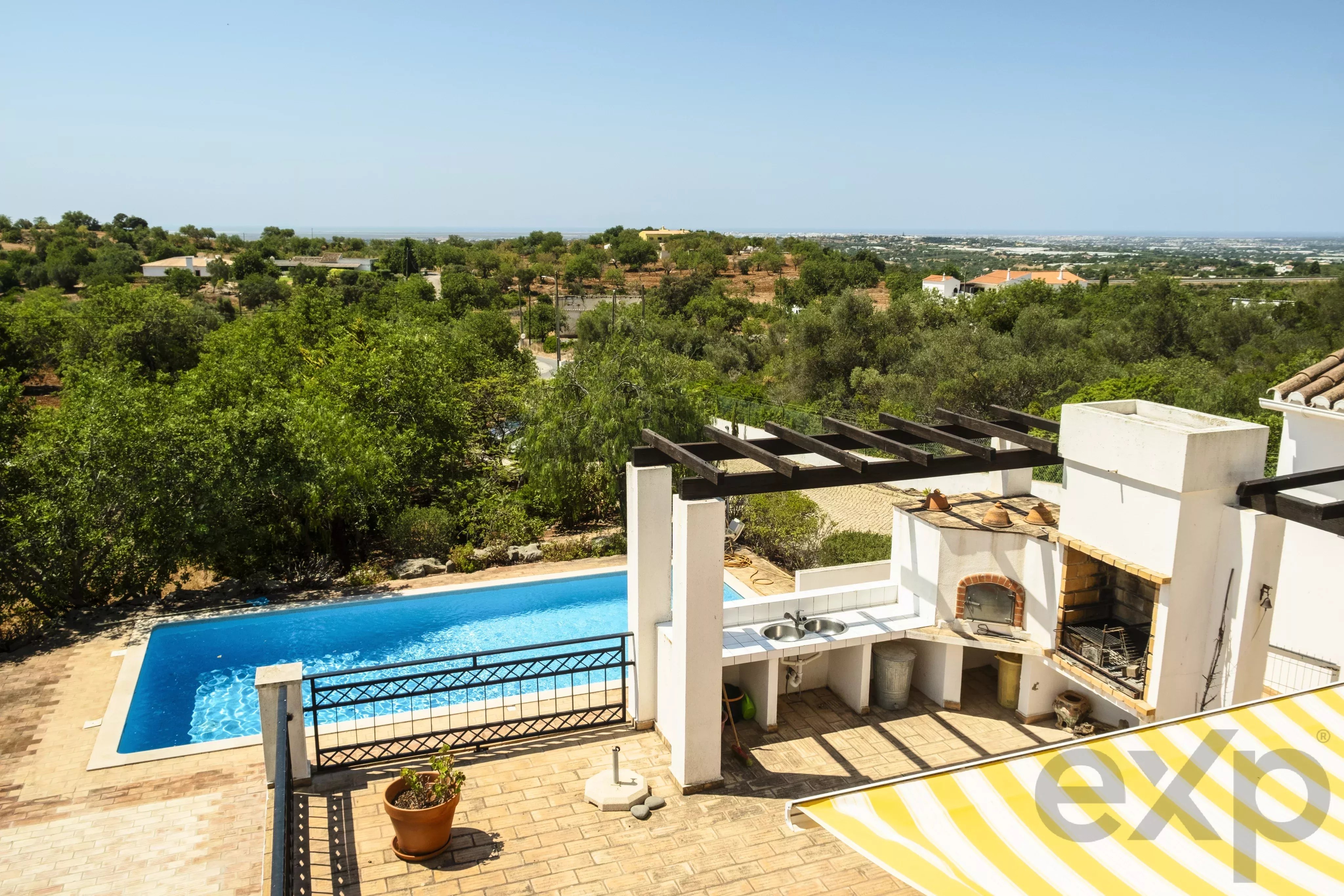 Moradia de campo com vistas deslumbrantes sobre o campo e o mar no Algarve
