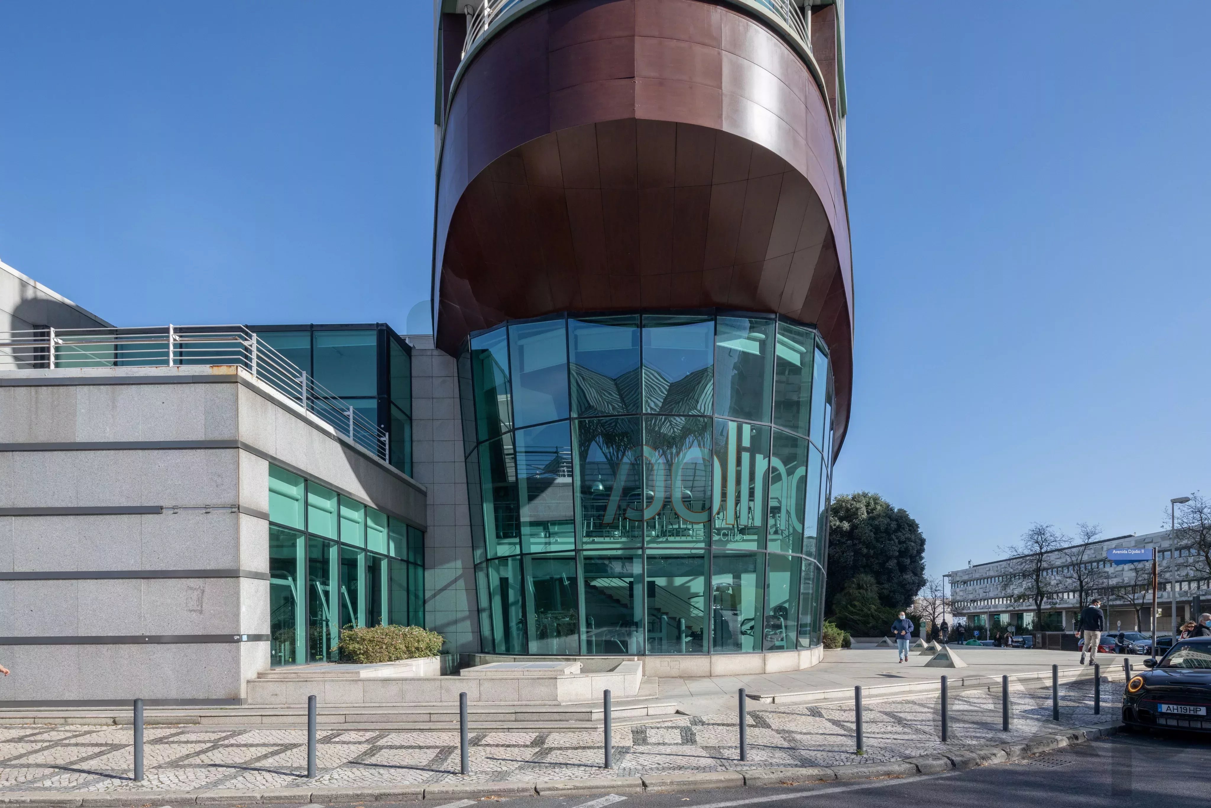 Arrenda T4 Duplex (3 Suites, 3 estacionamentos e arrecadação) na Torre São Gabriel, Parque das Nações (Expo Centro), Lisboa
