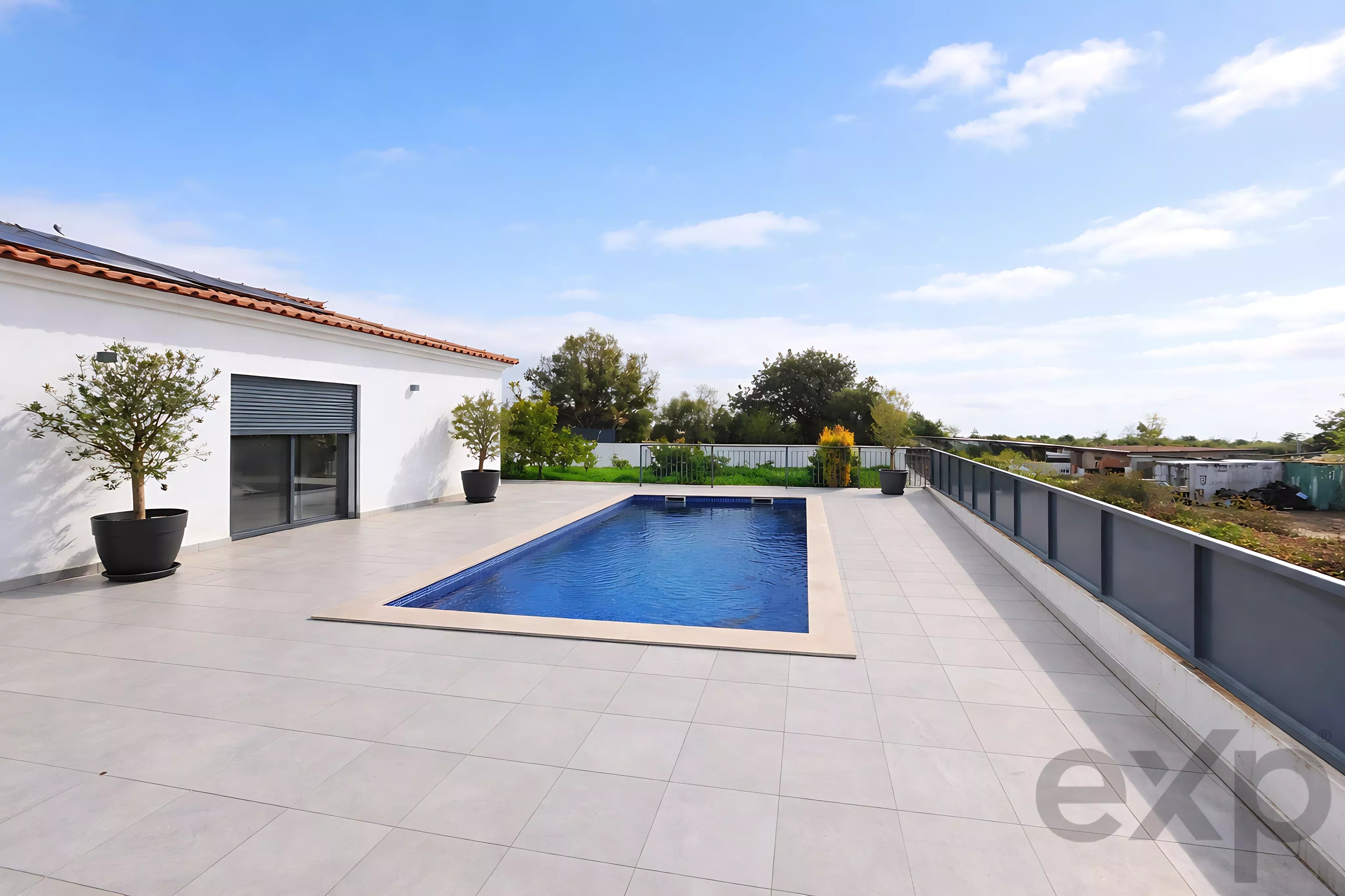 Moradia T4 com Piscina