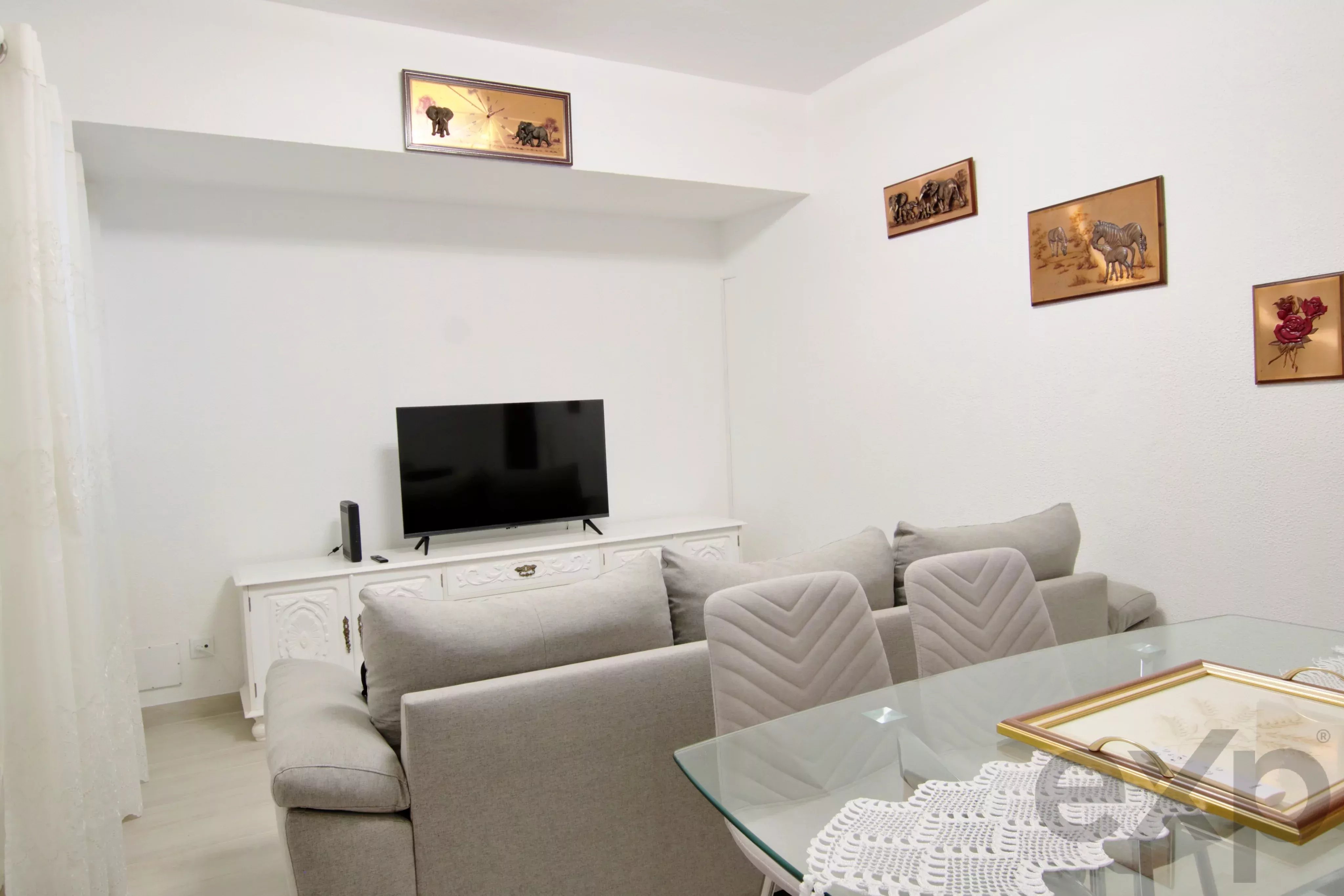 MACHICO – 2-Bedroom Apartment in City Center | Fully Furnished Recently Renovated and Licensed for Short-Term Rental 3