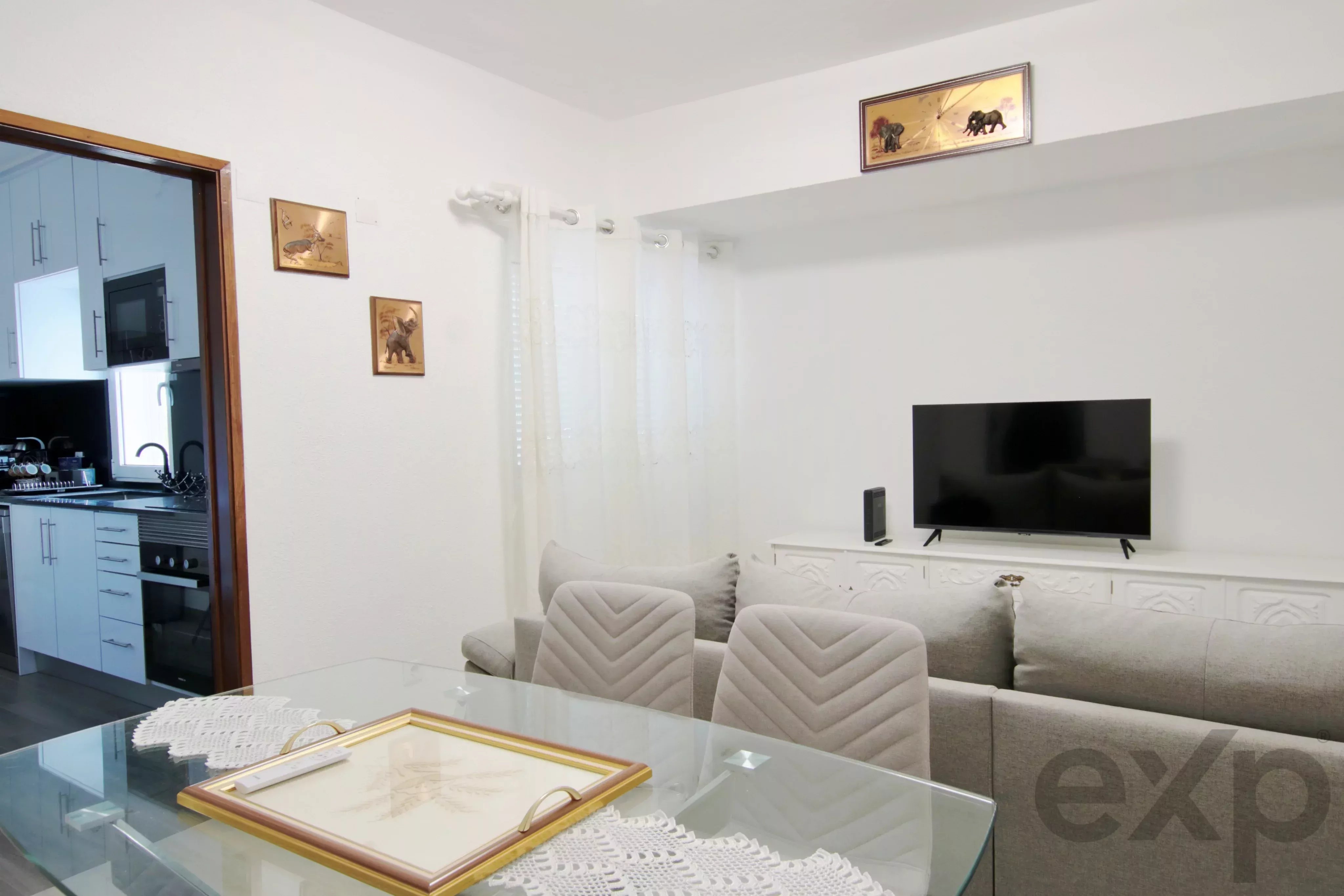MACHICO – 2-Bedroom Apartment in City Center | Fully Furnished Recently Renovated and Licensed for Short-Term Rental 4