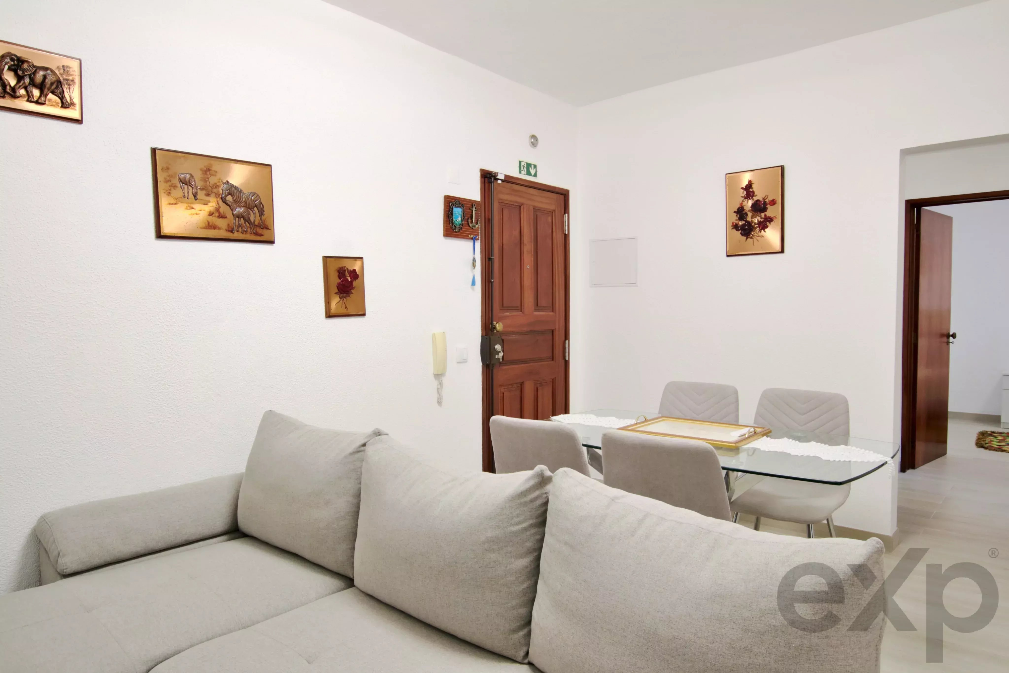 MACHICO – 2-Bedroom Apartment in City Center | Fully Furnished Recently Renovated and Licensed for Short-Term Rental 5
