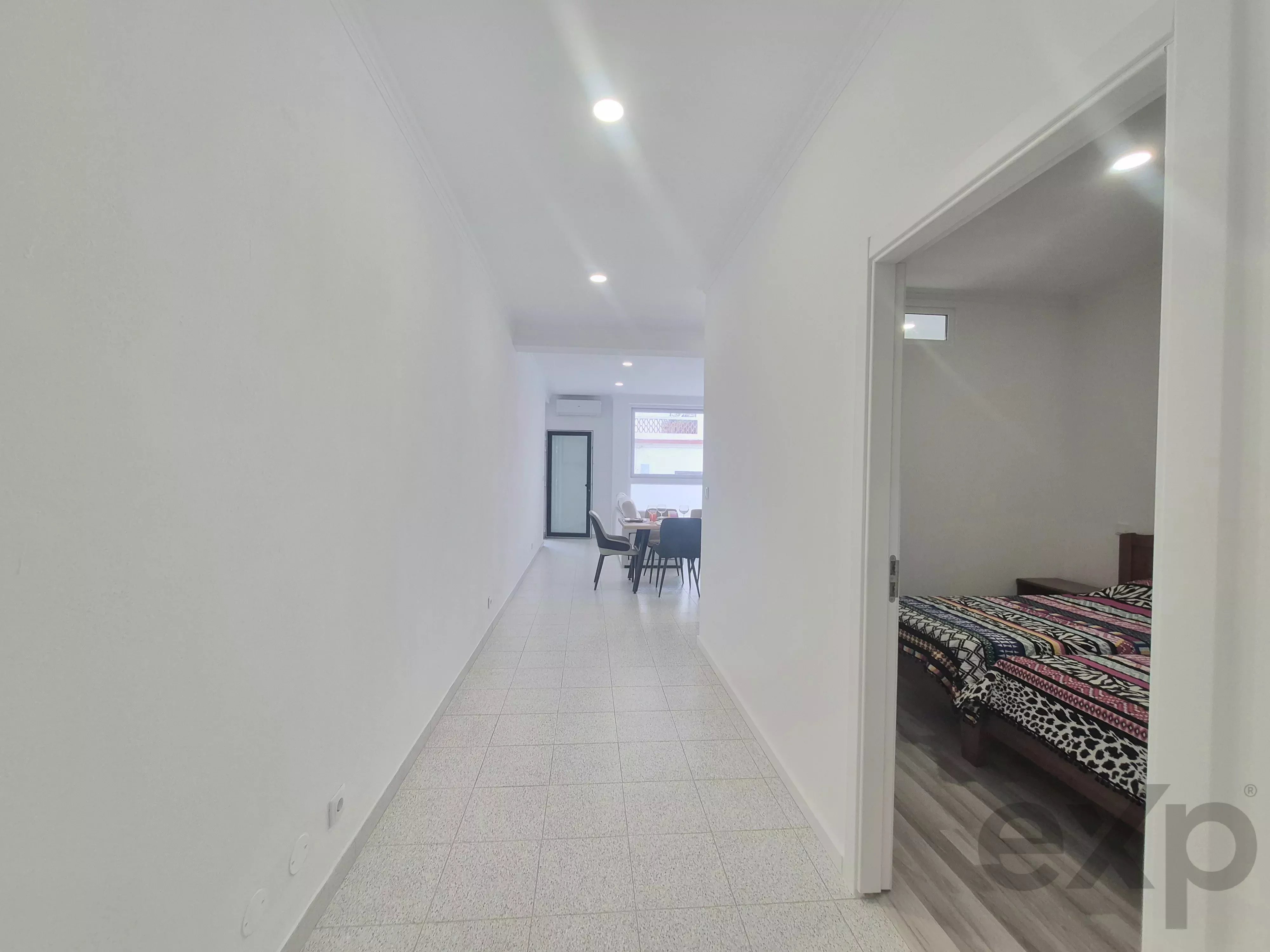 Grande Apartamento T0+1 renovado, mobilado. 86779072 image 15
