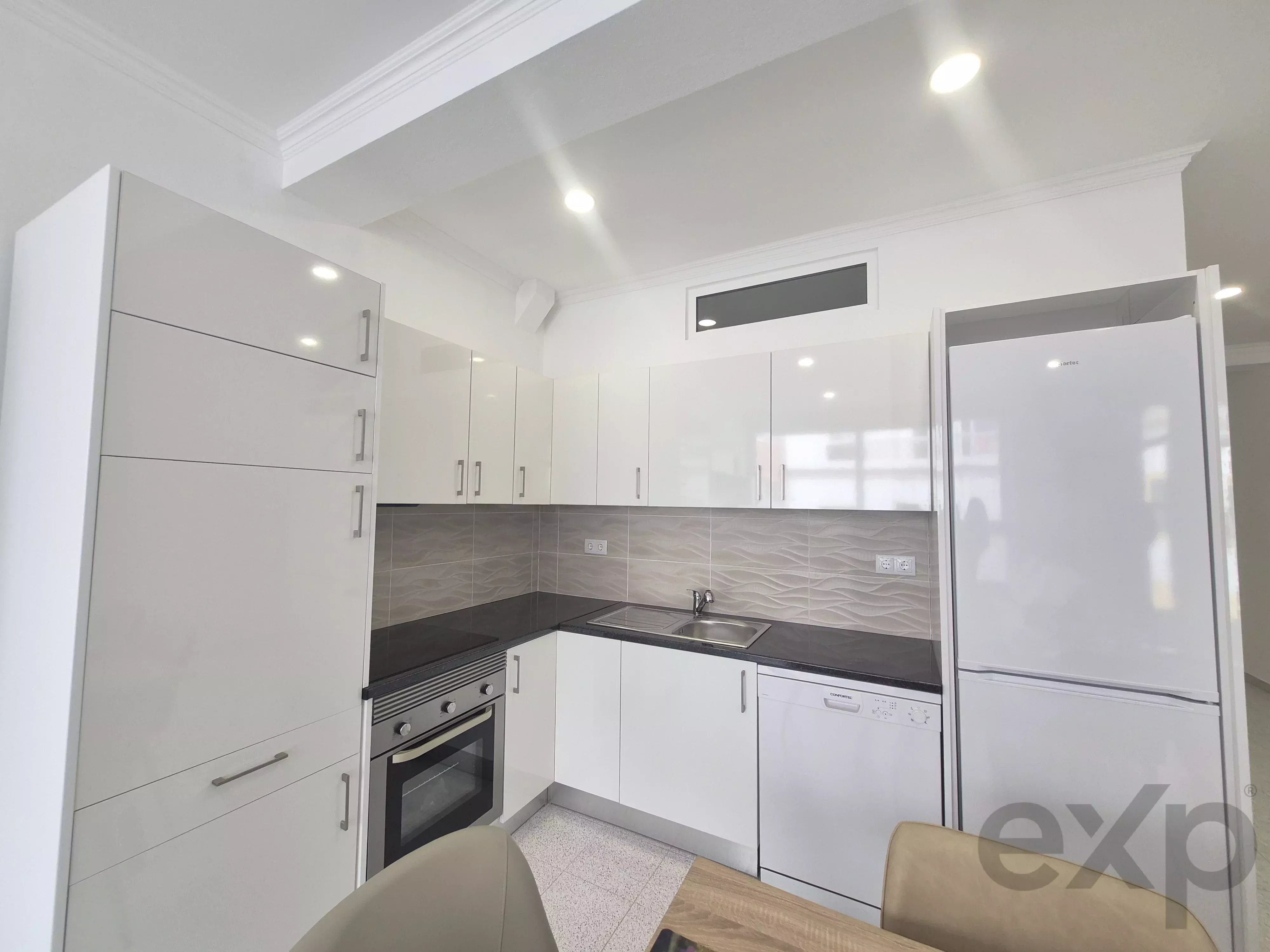 Grande Apartamento T0+1 renovado, mobilado. 86779072 image 5