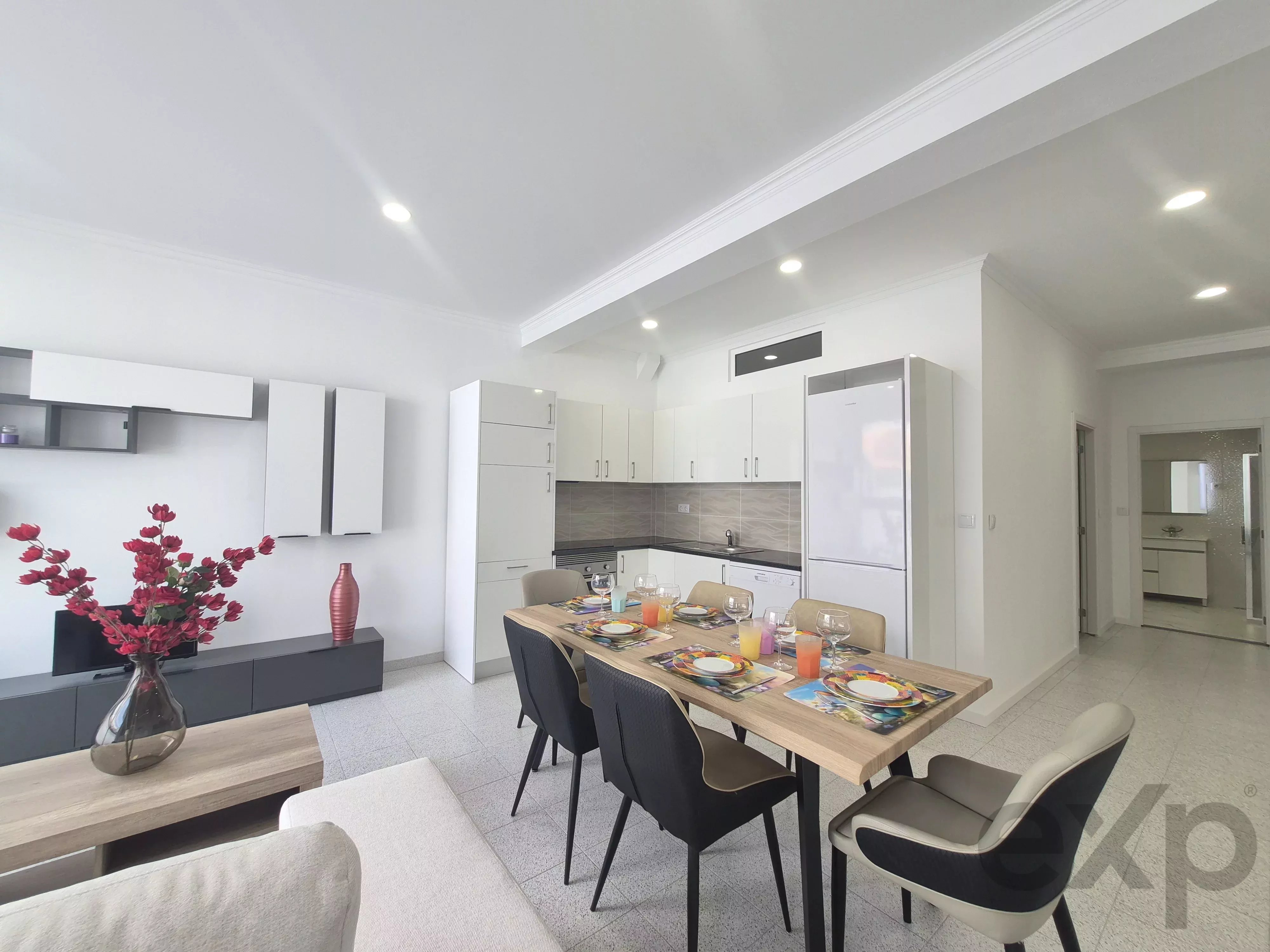Grande Apartamento T0+1 renovado, mobilado. 86779072 image 2