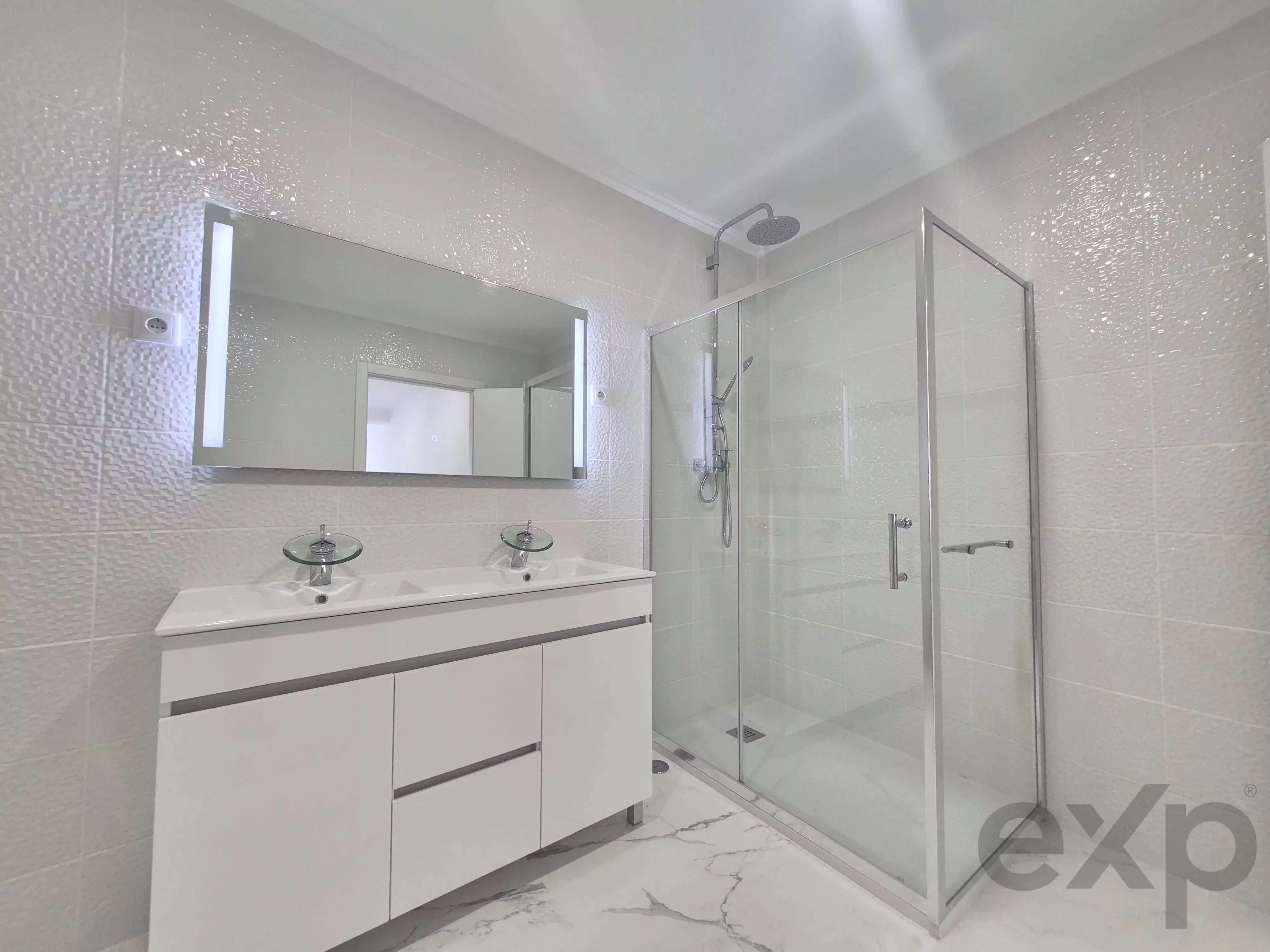 Grande Apartamento T0+1 renovado, mobilado. 86779072 image 14