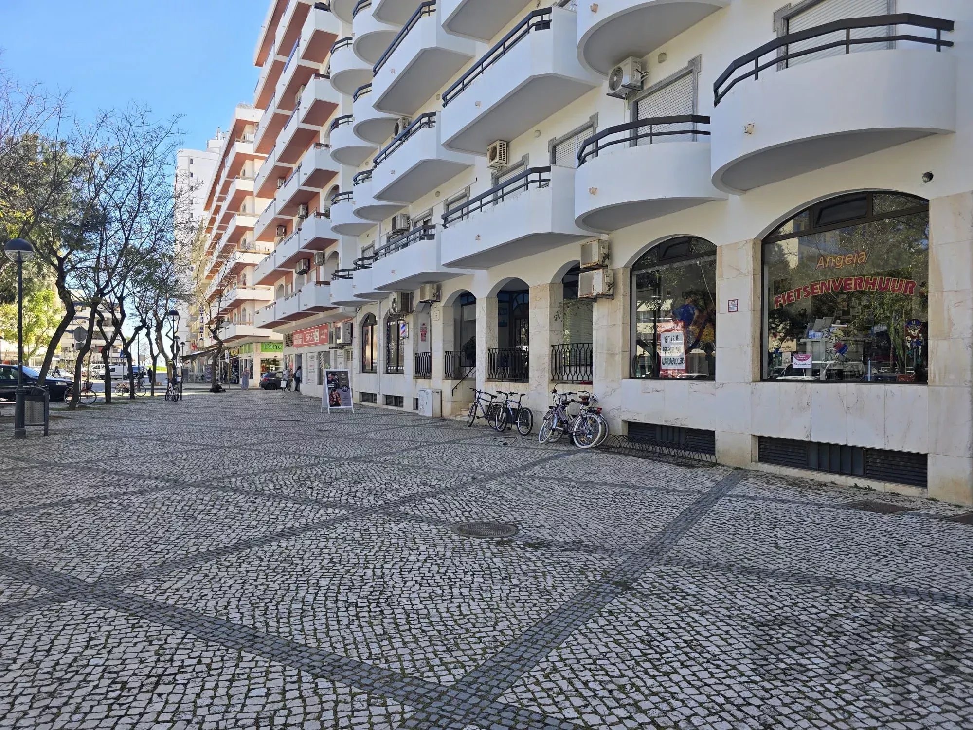 Commercial shop of 72 m² in central Monte Gordo, business operating with transfer of ownership 86795048 image 1