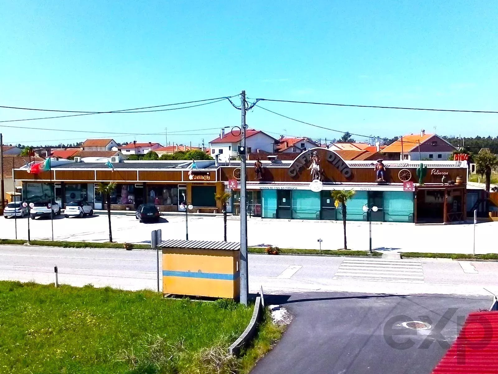 Loja de comércio à venda em Carriço, 293 m²