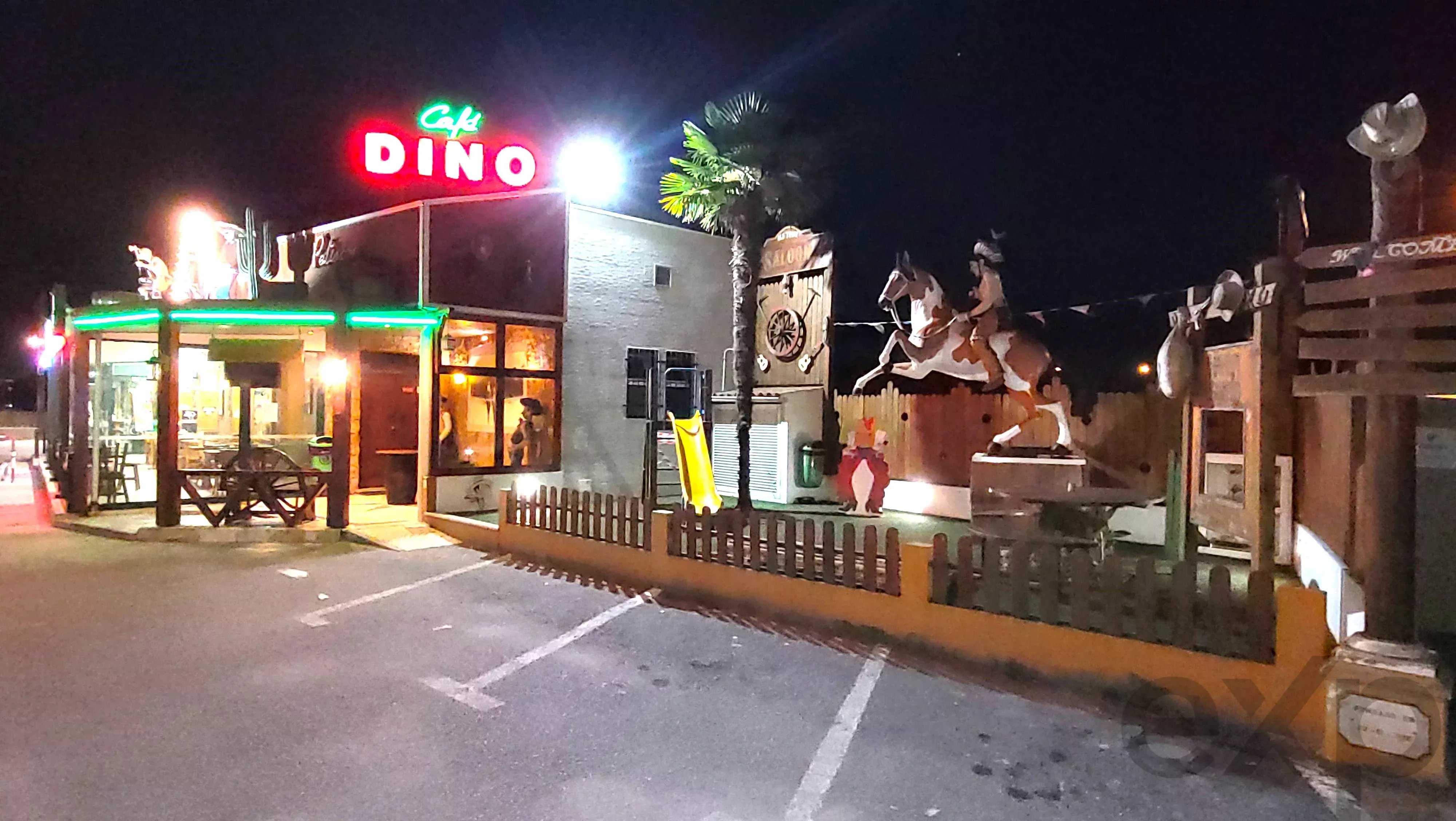 Oportunidade Única de Investimento: Icónico Restaurante Temático + 2 Lojas + Estúdio T0