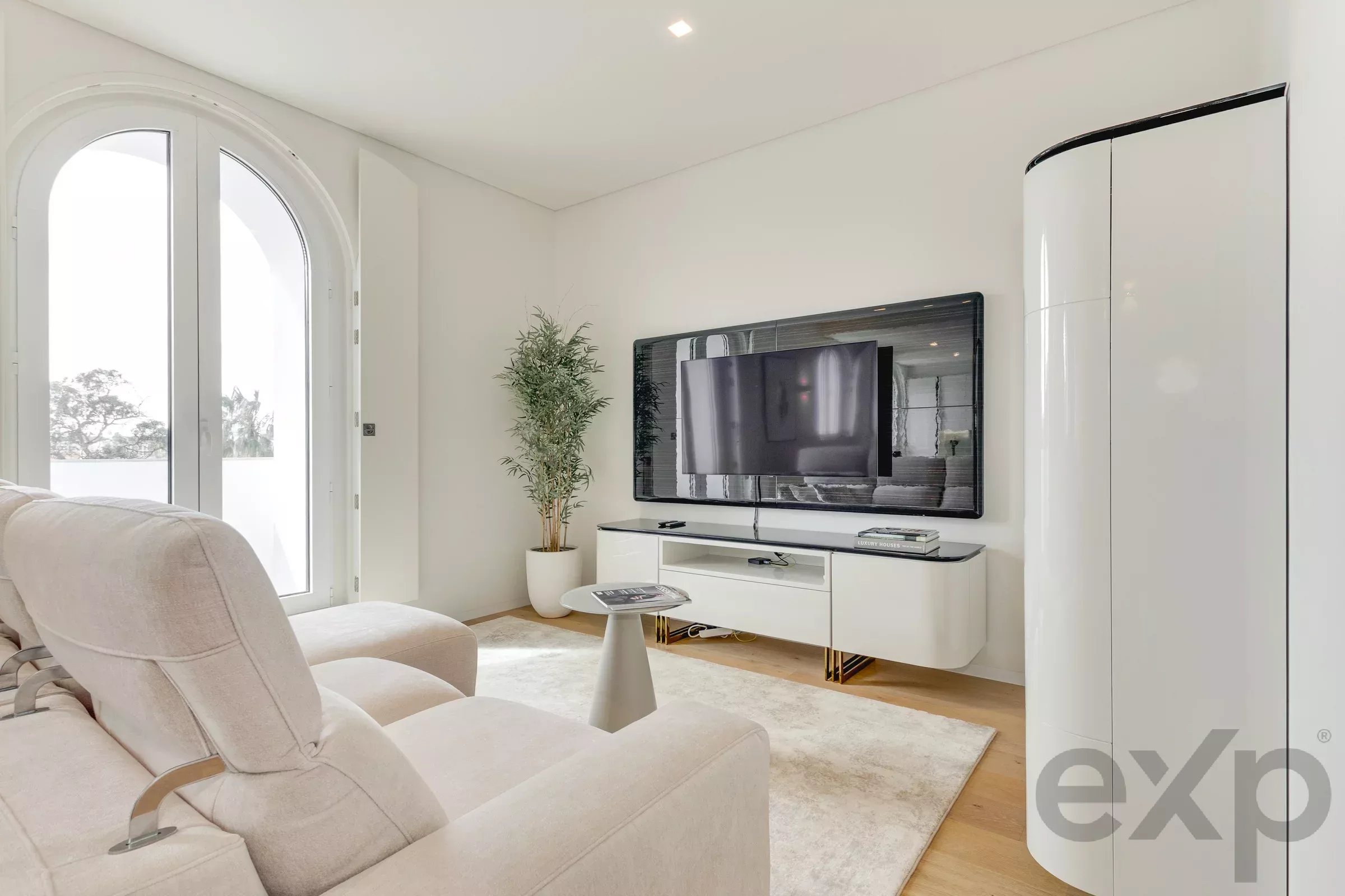 T2 Duplex, Two Suites, Two Living Rooms, Premium Condominium, Swimming Pool, Gym 86806328 image 3