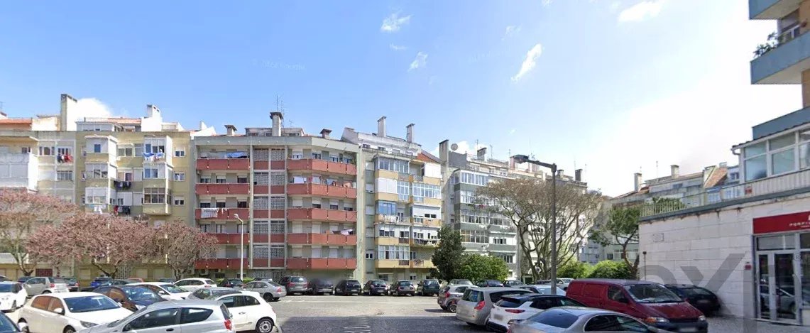 Renovated 3‑bedroom apartment in Benfica with lift 86826890 image 6
