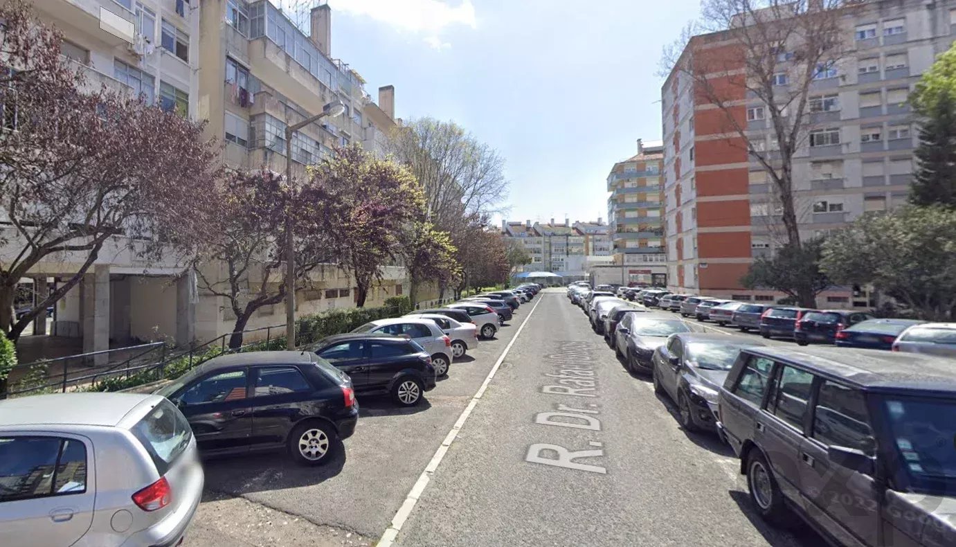 Renovated 3‑bedroom apartment in Benfica with lift 86826890 image 5