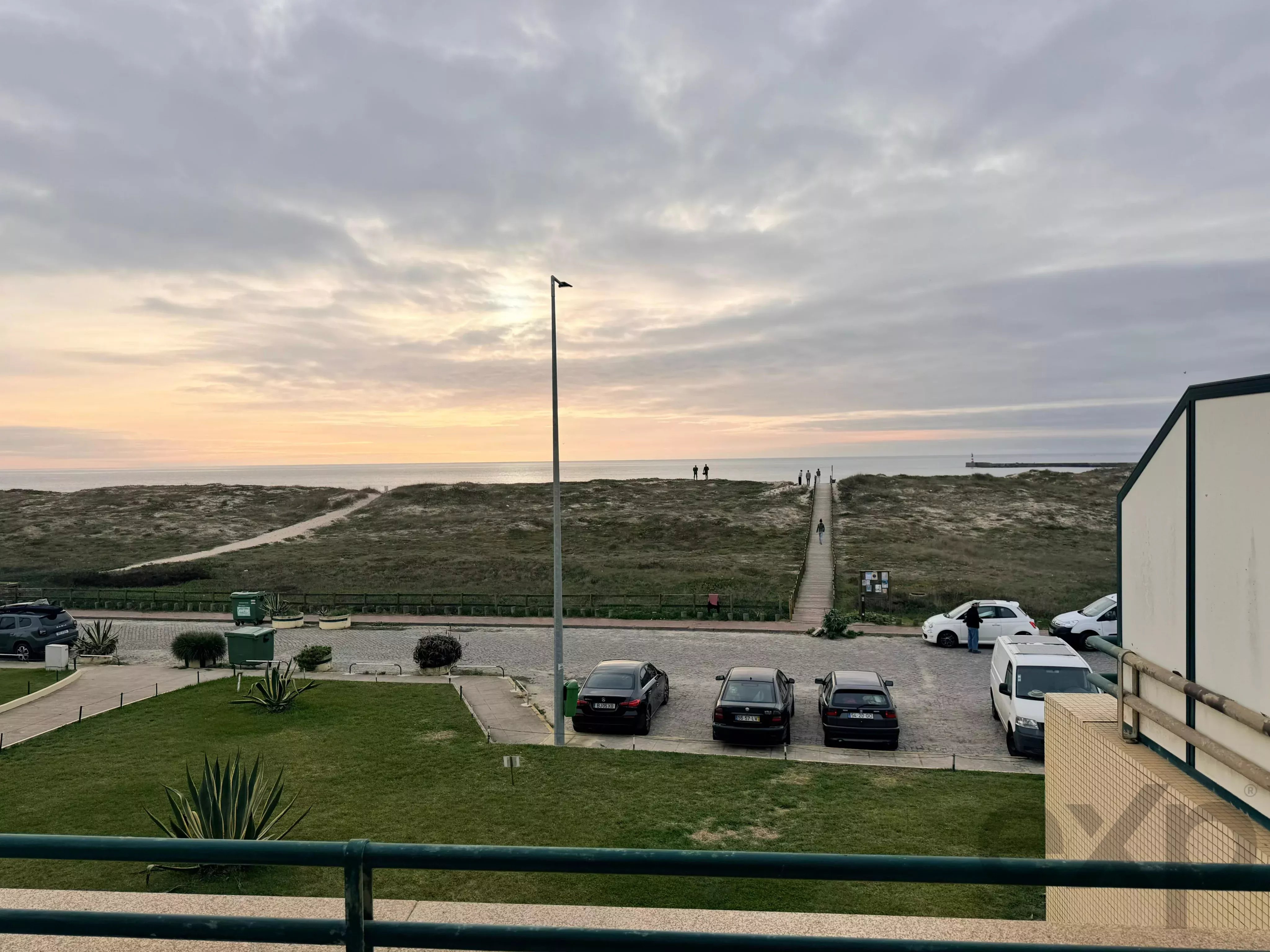 T2+1 totalmente mobilado em frente à praia de Azurara – Piscina, ténis