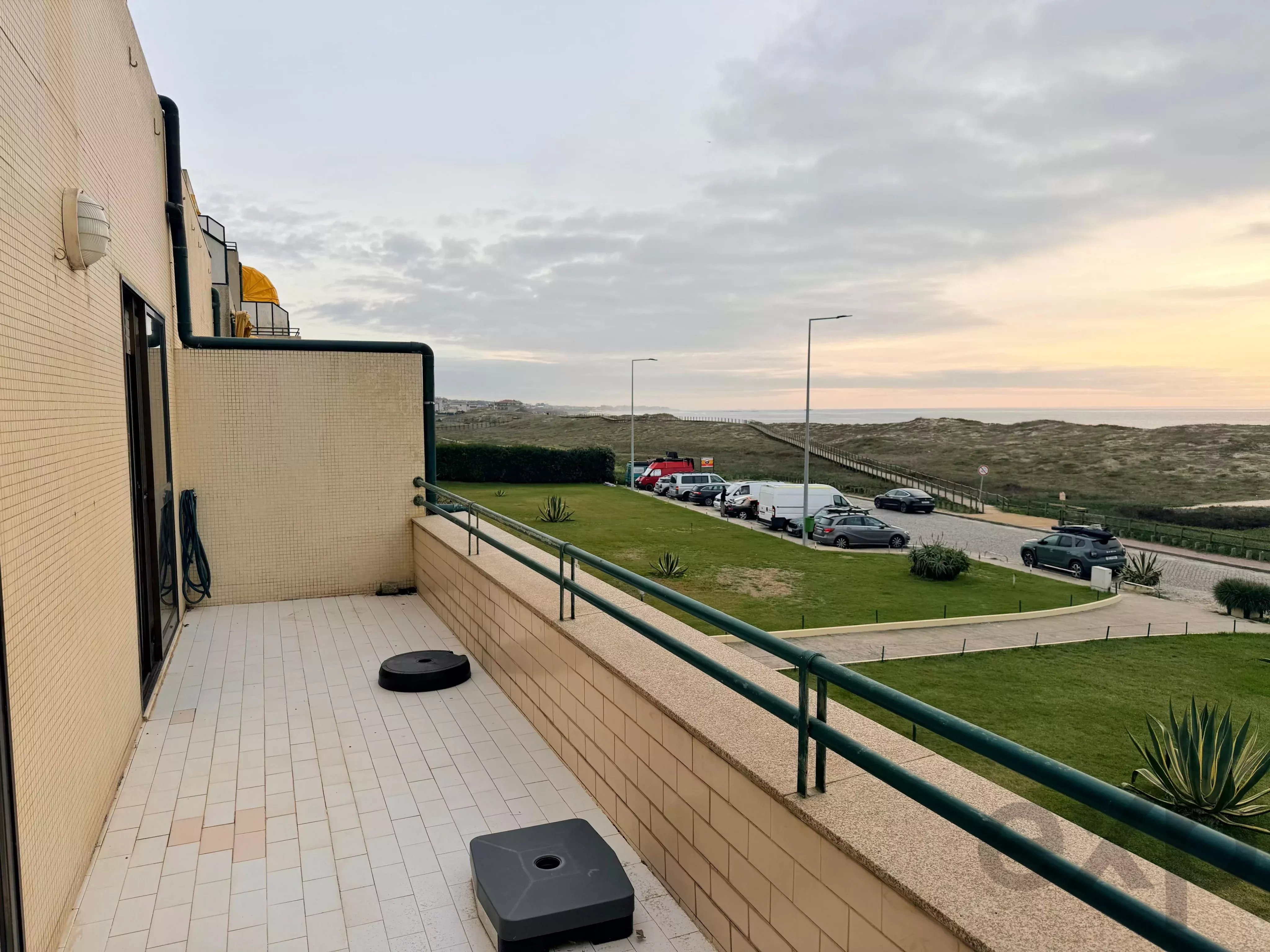 T2+1 totalmente mobilado em frente à praia de Azurara – Piscina, ténis