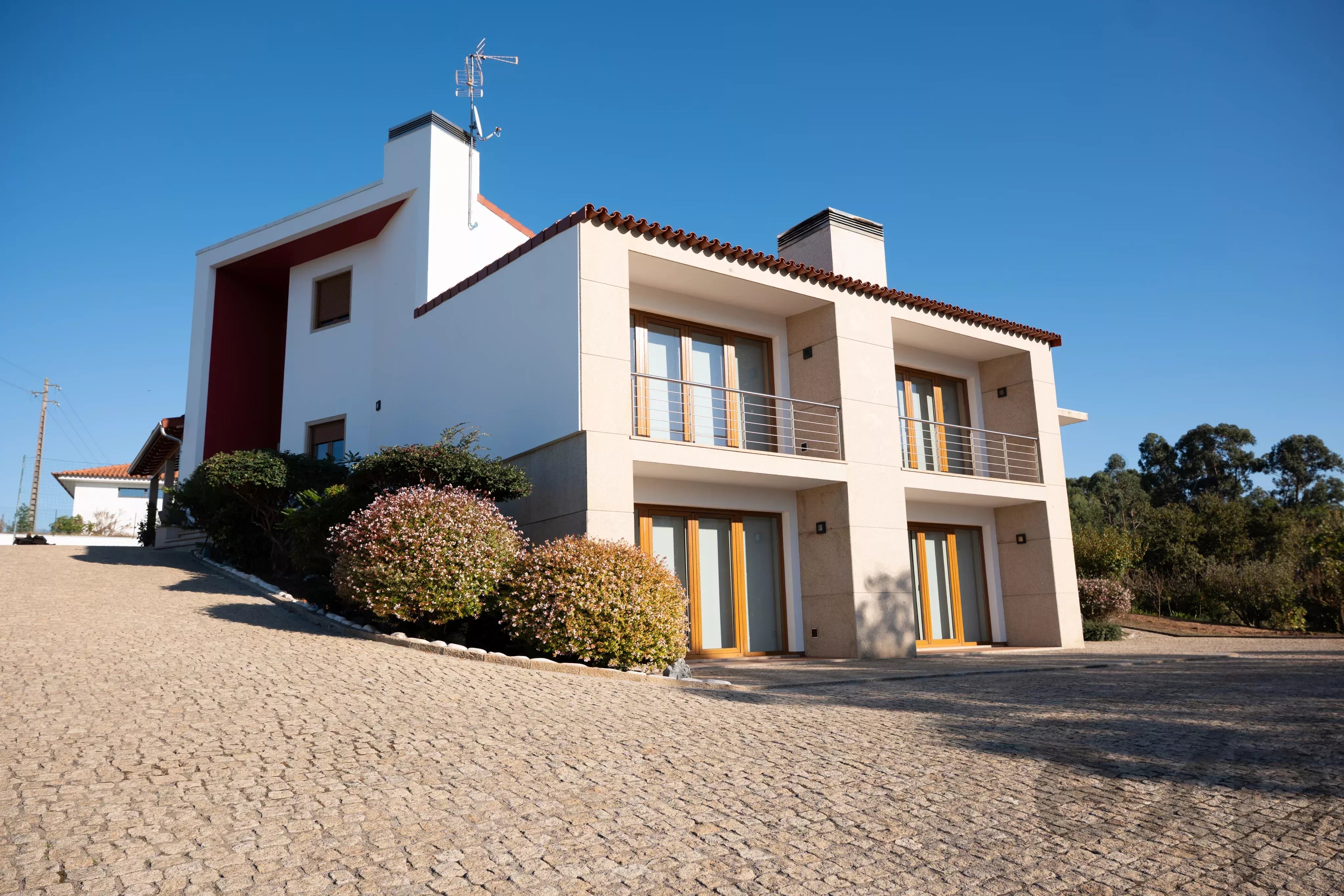Moradia T4 com 2.244 m² de Terreno em Friestas – Privacidade a 10 Min de Valença e Galiza