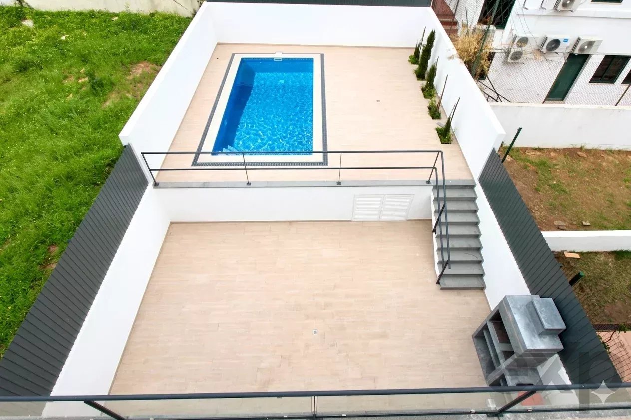 Luxury Home V3 + 1 with Saltwater Swimming Pool 86869753 image 2