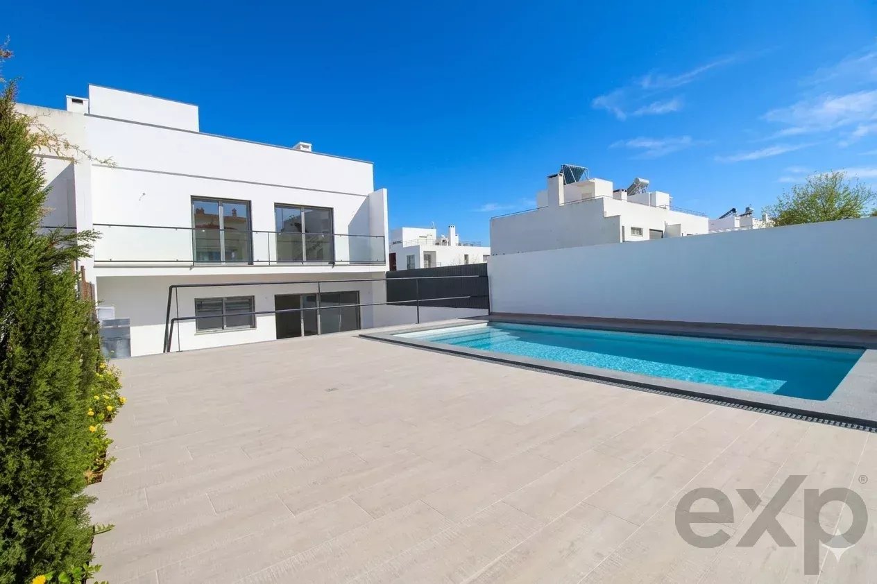 Luxury Home V3 + 1 with Saltwater Swimming Pool 86869753 image 1