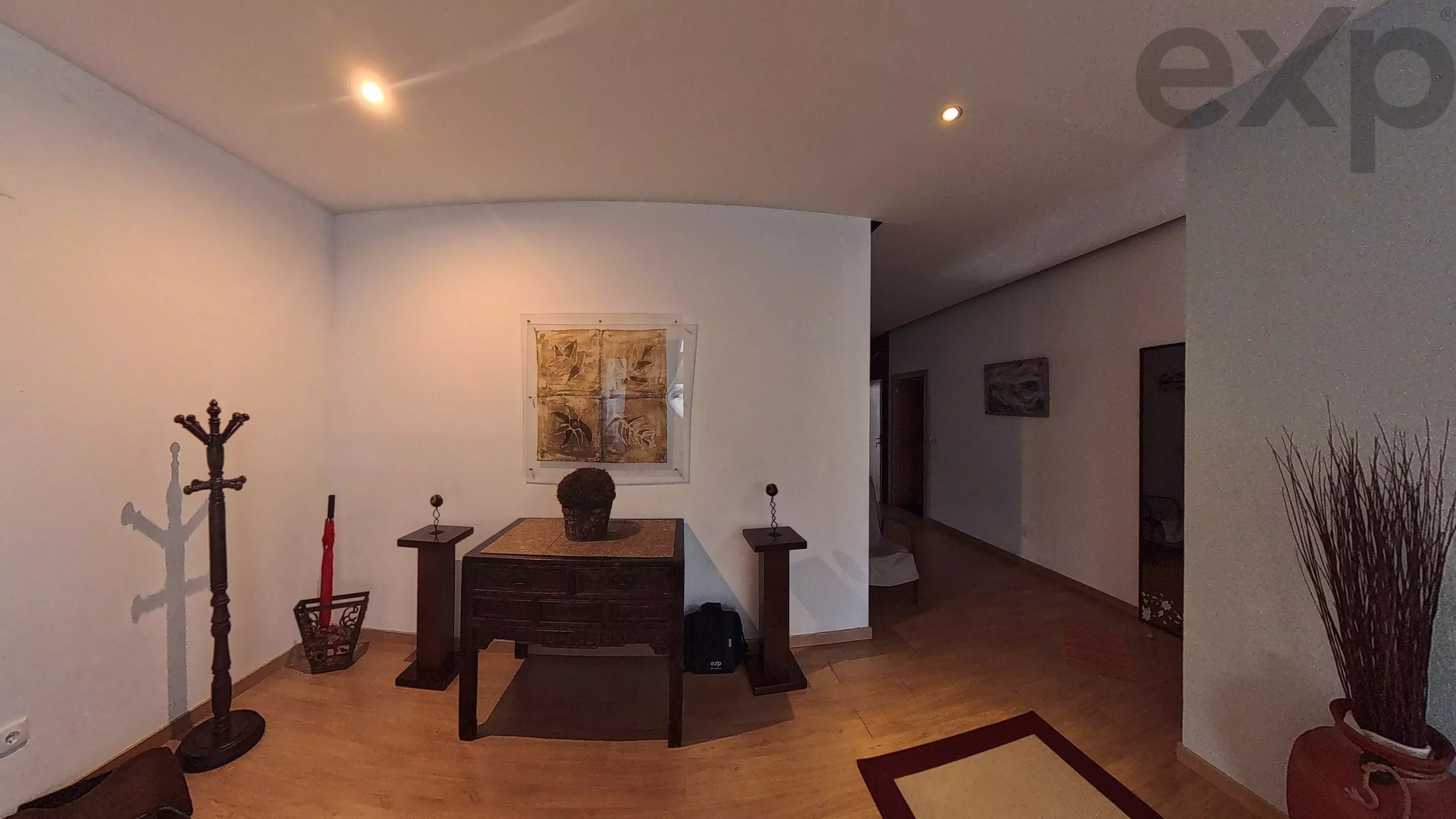 Moradia T5 - duas habitações independentes, piscina, terreno de 2.565 m² e licença de Alojamento Local