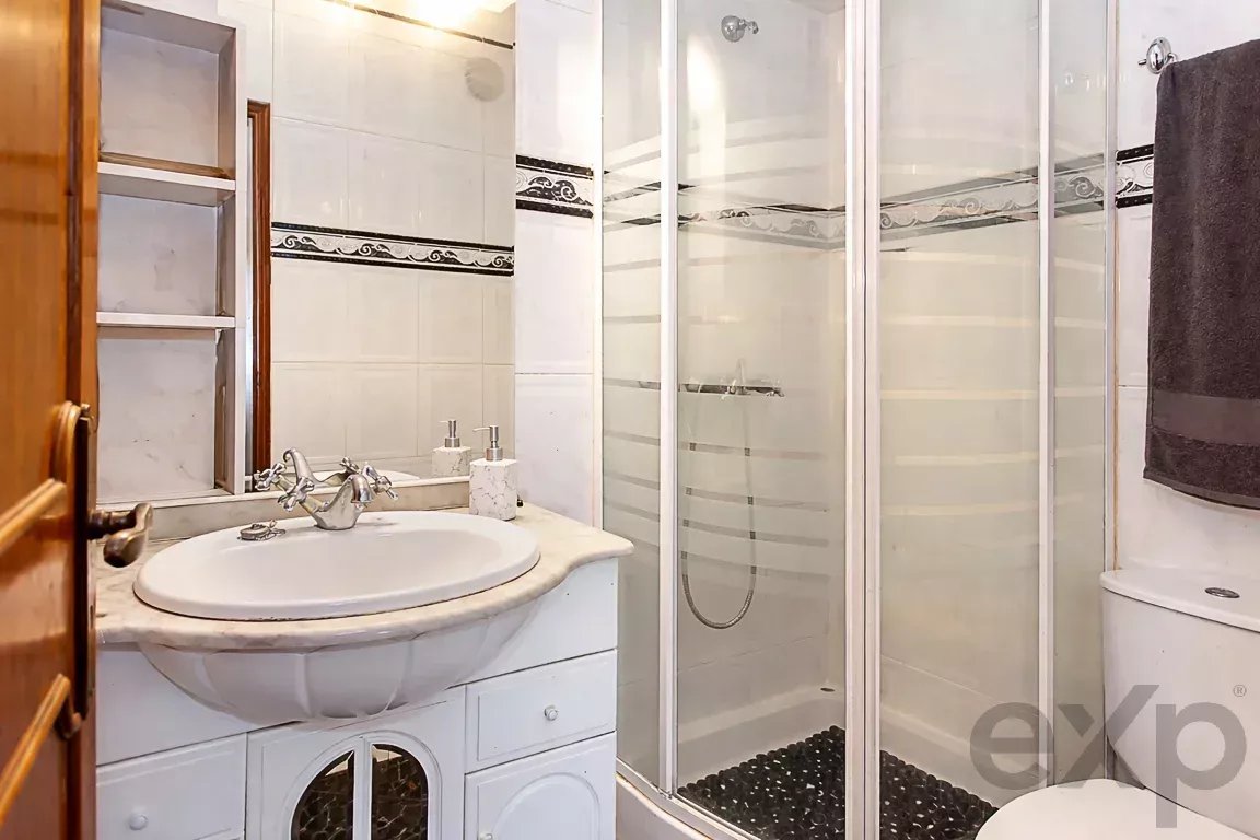 Apartment T2 in Olhão with balcony and covered terrace, excellent location 86879591 image 16